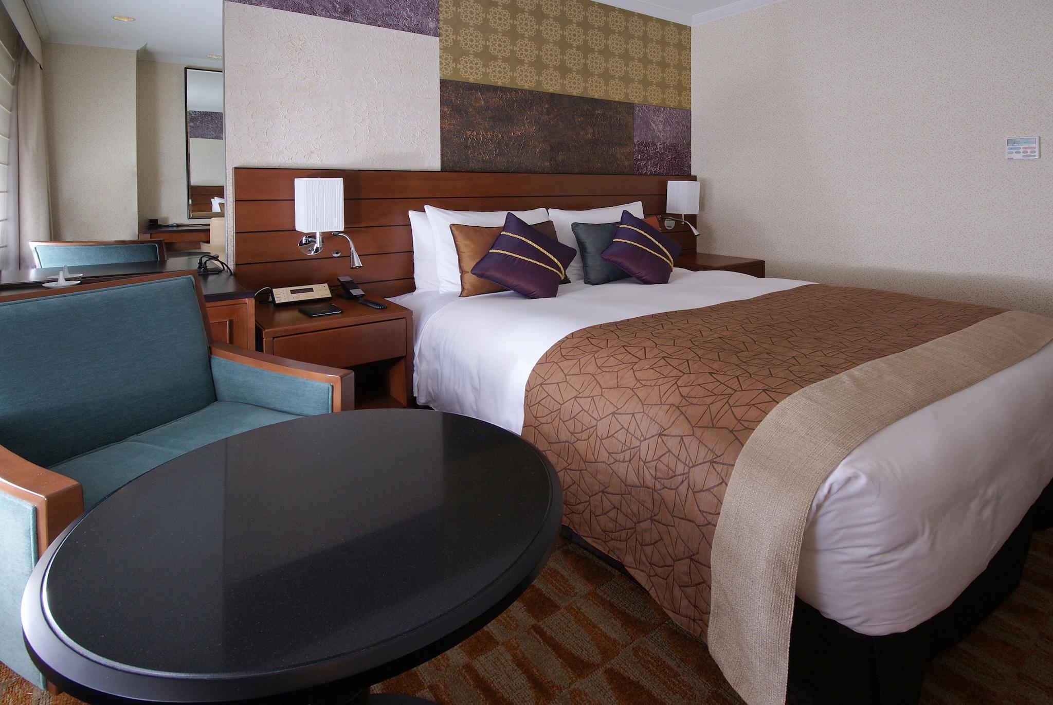 Double Executive Queen Bed