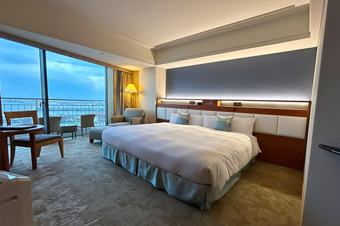 Double Bay View King Bed