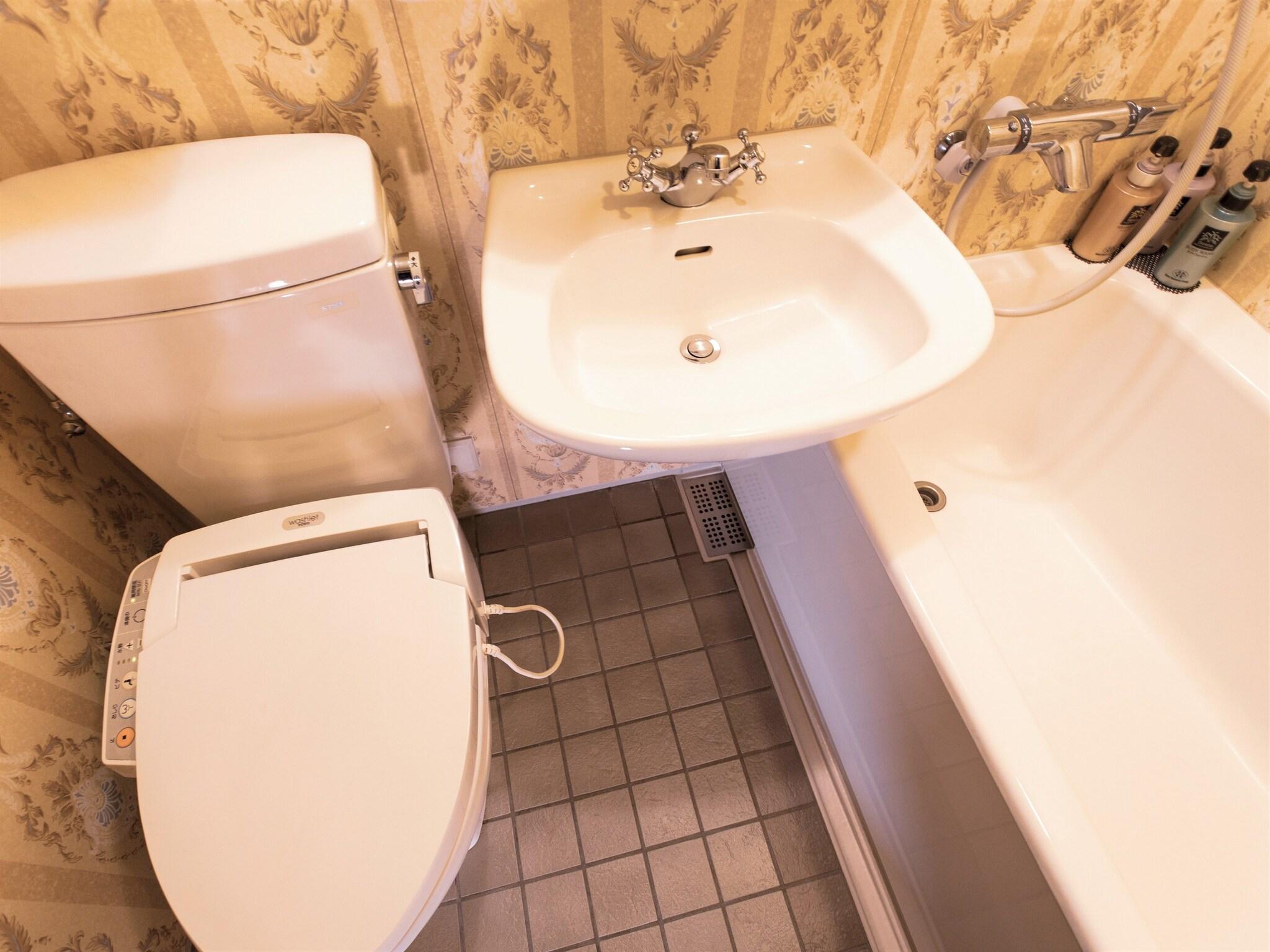 Room Connecting Room