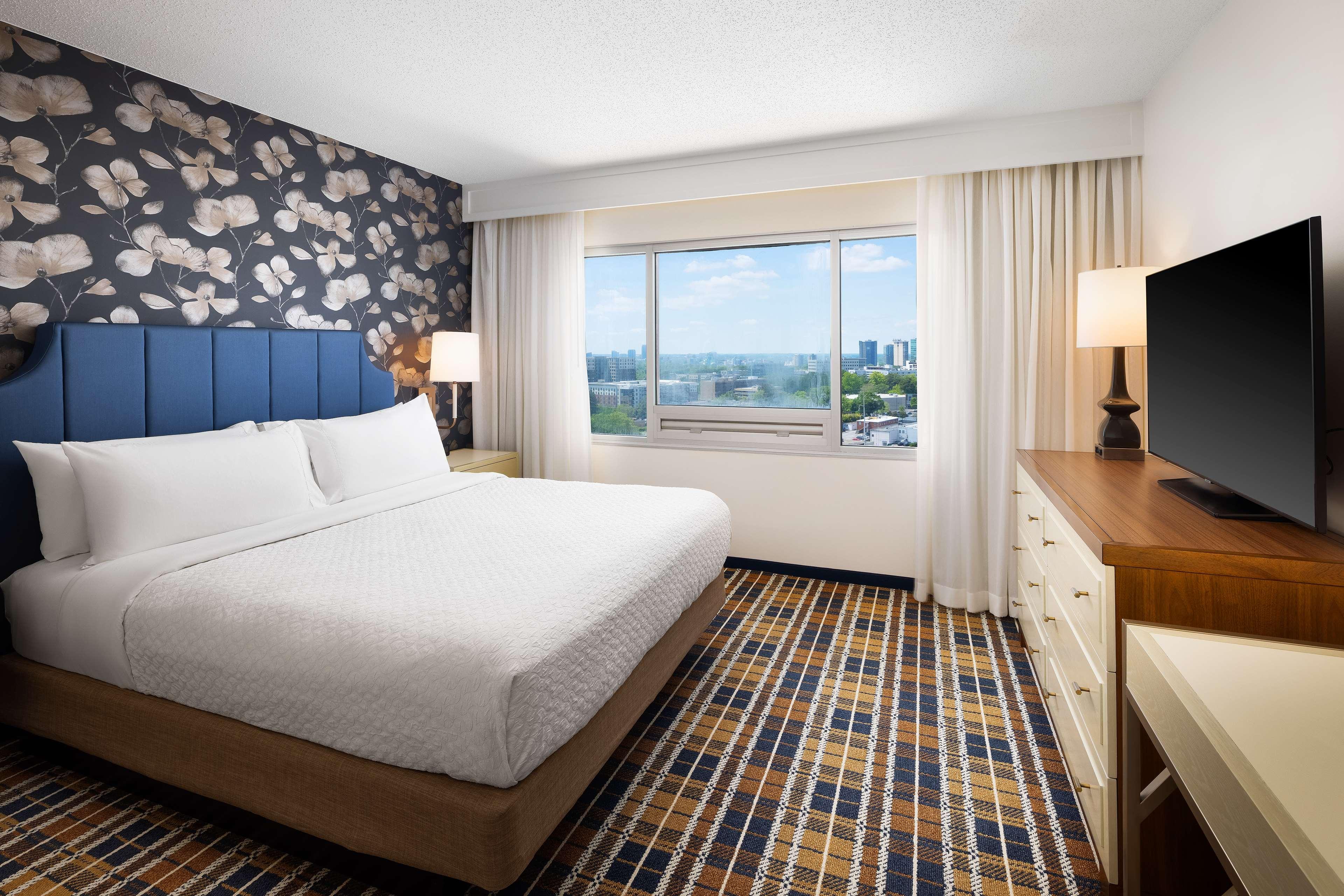 Suite City View King Bed