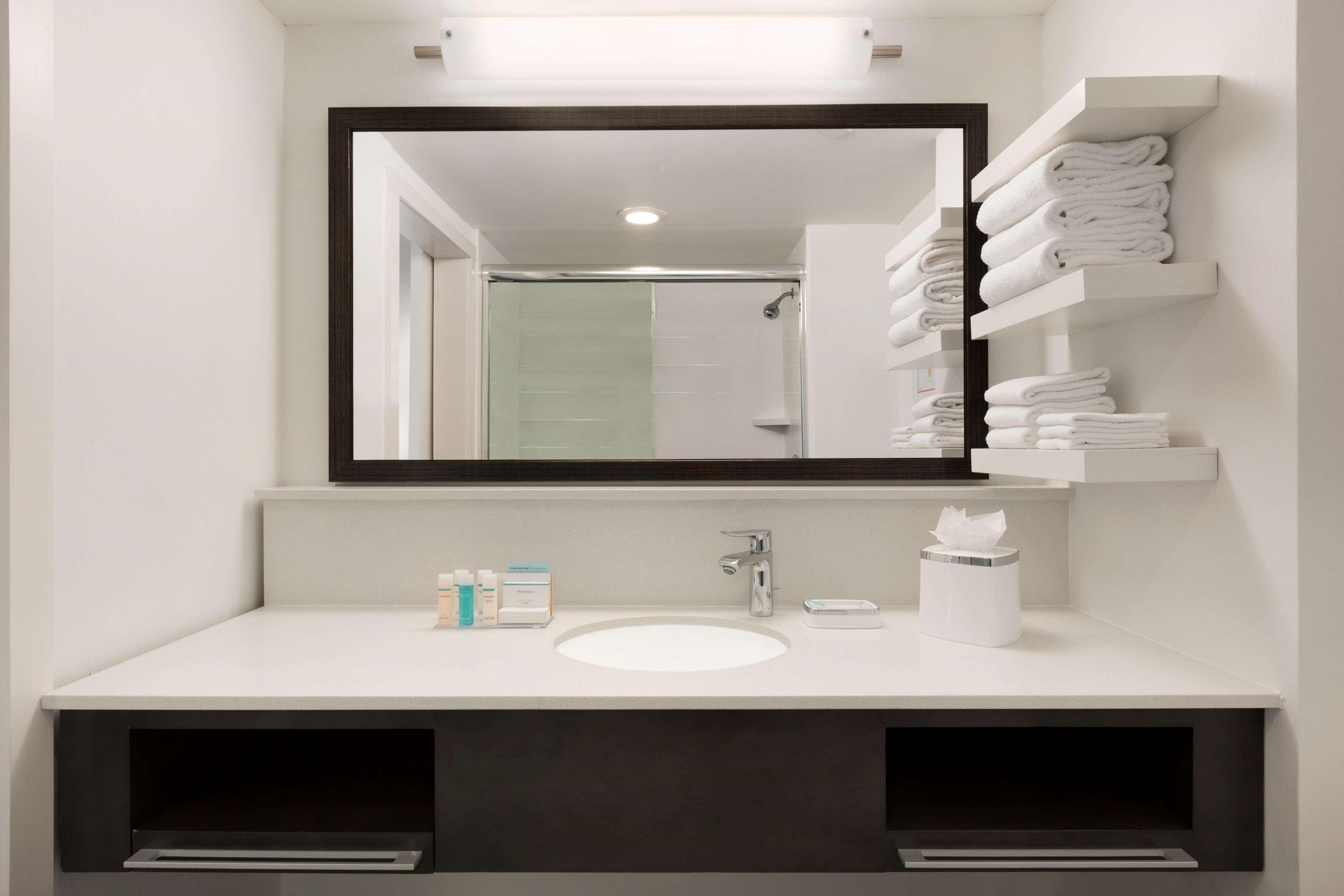 Double Deluxe King Bed