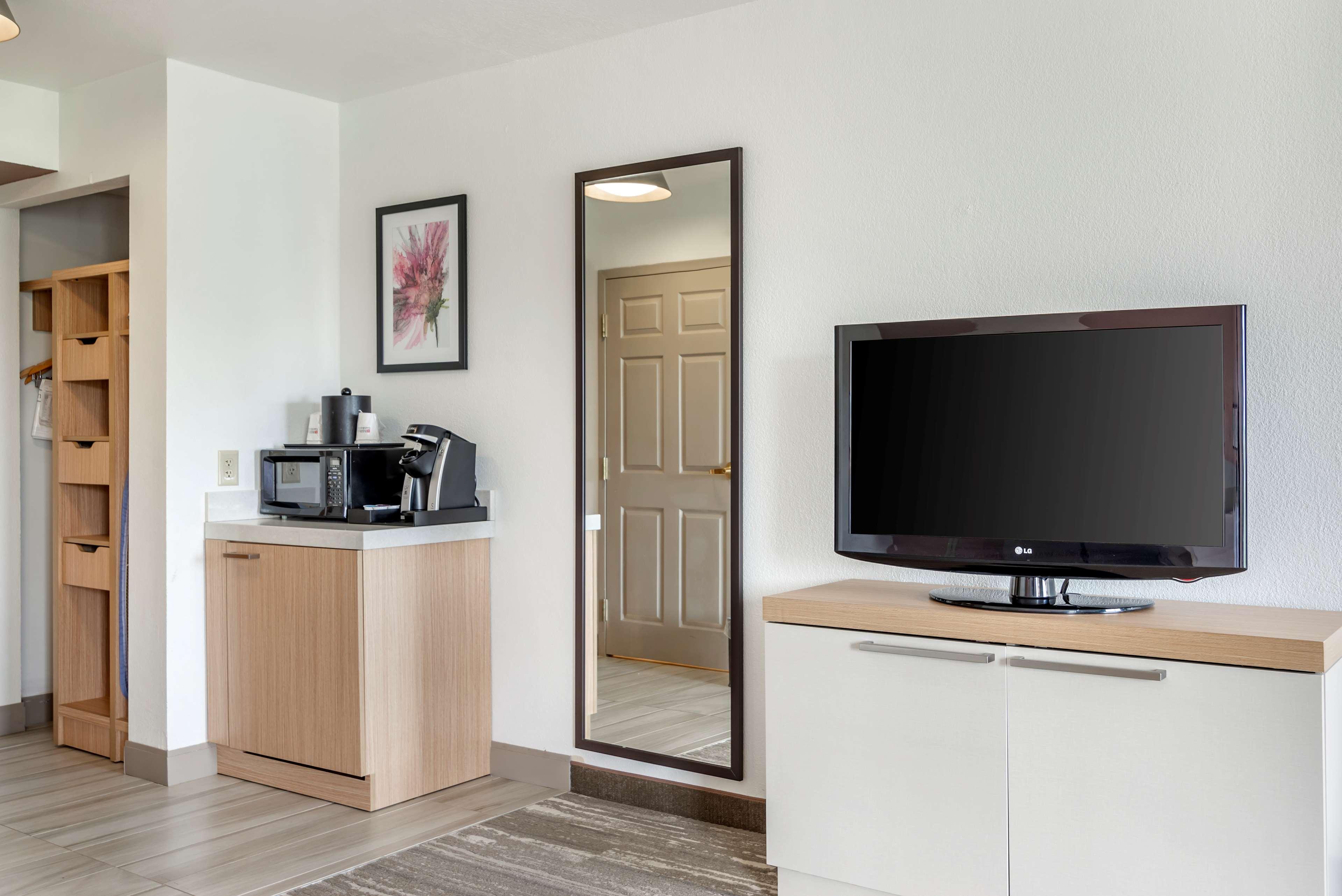 Double Guest Room King Bed