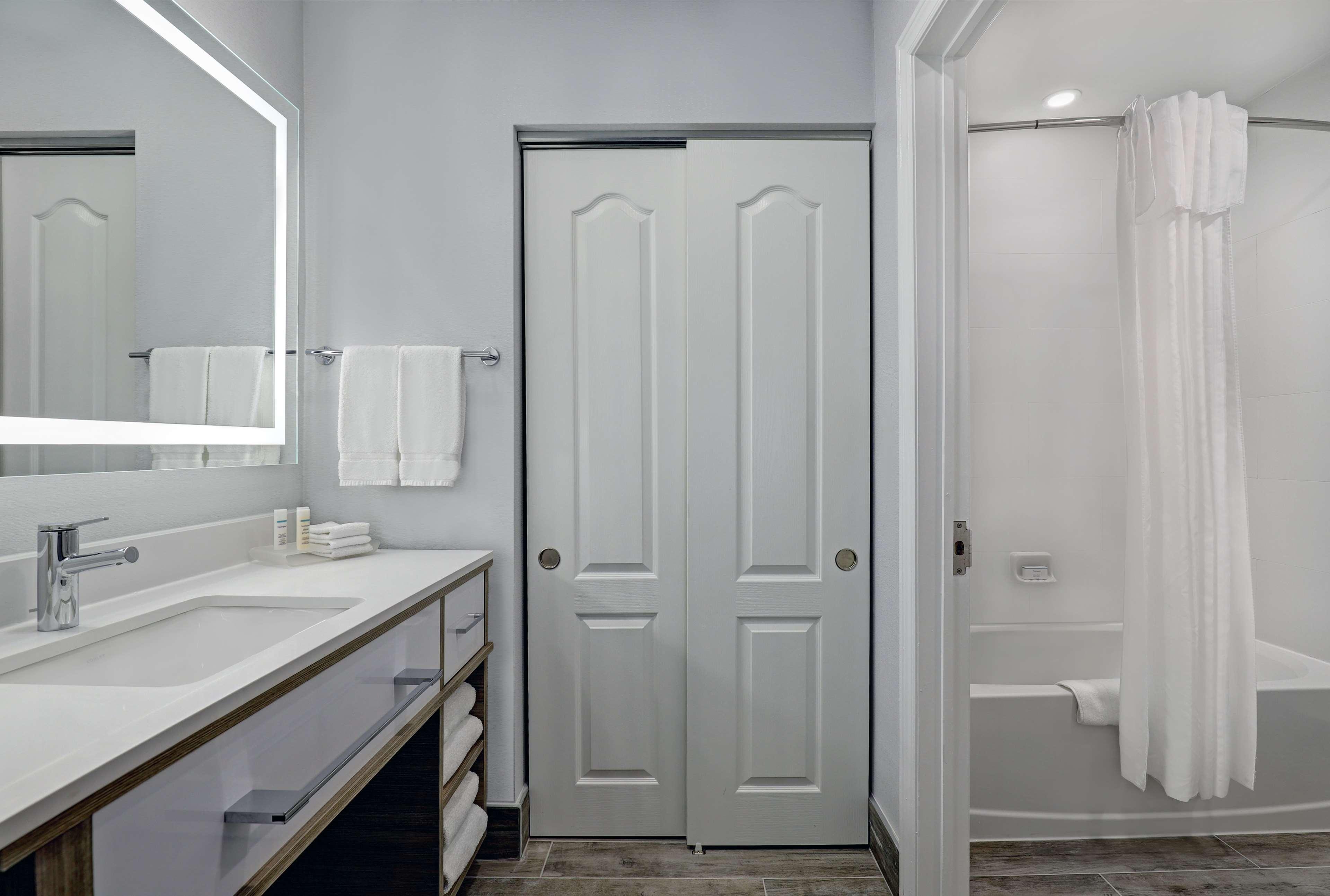 Suite Two Queen Beds One Bedroom