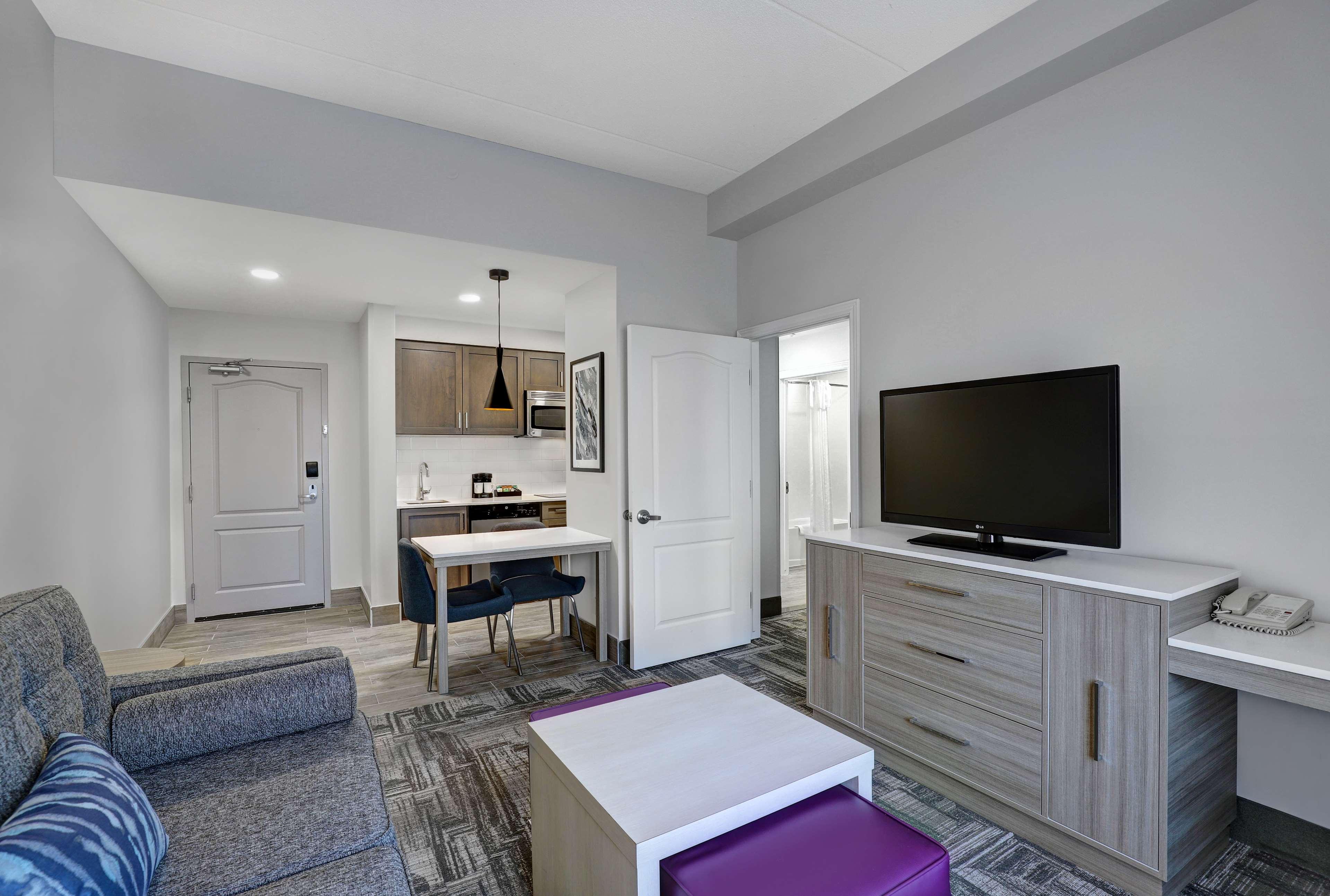 Suite Two Queen Beds One Bedroom