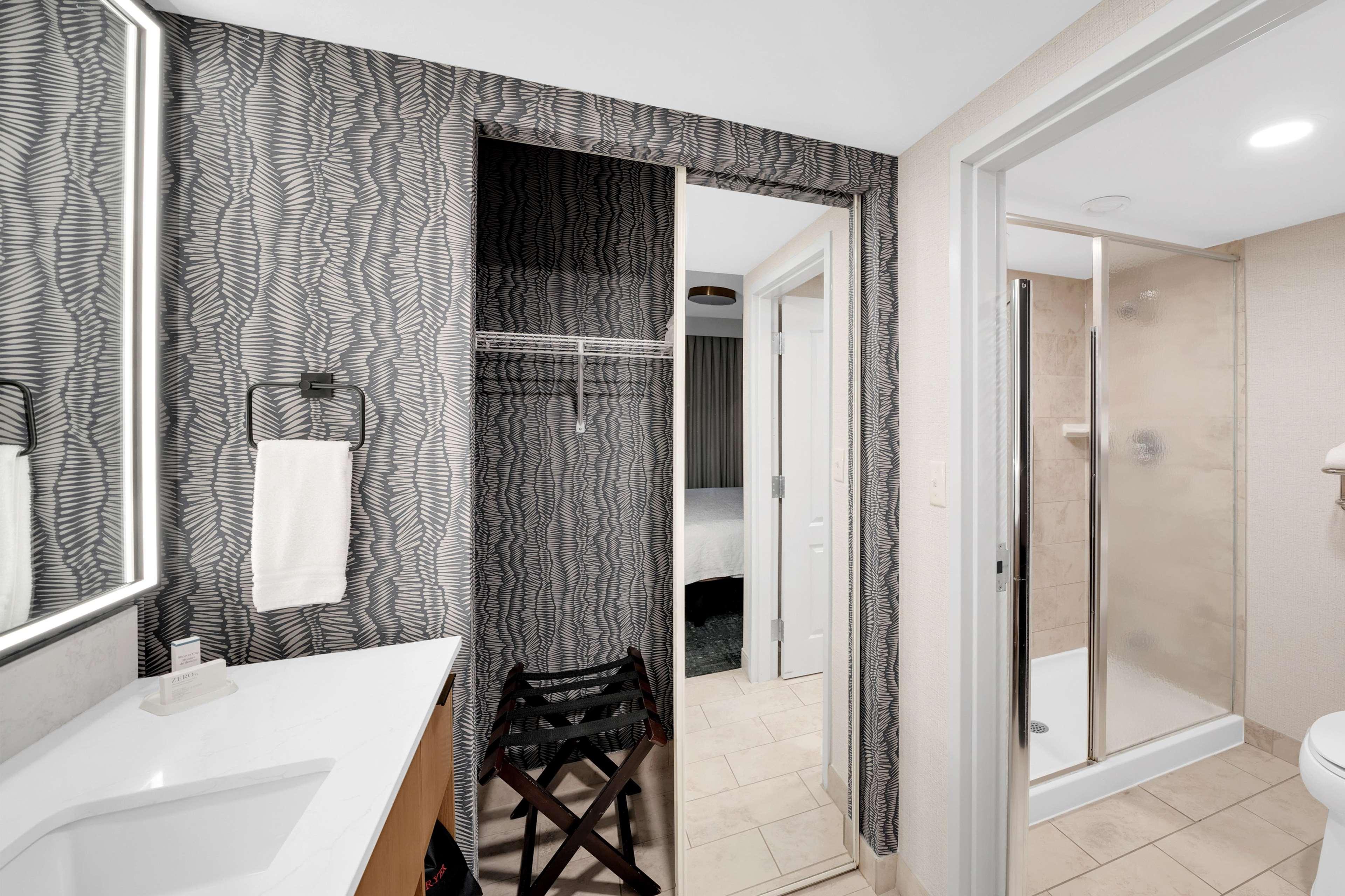 Studio Two Queen Beds