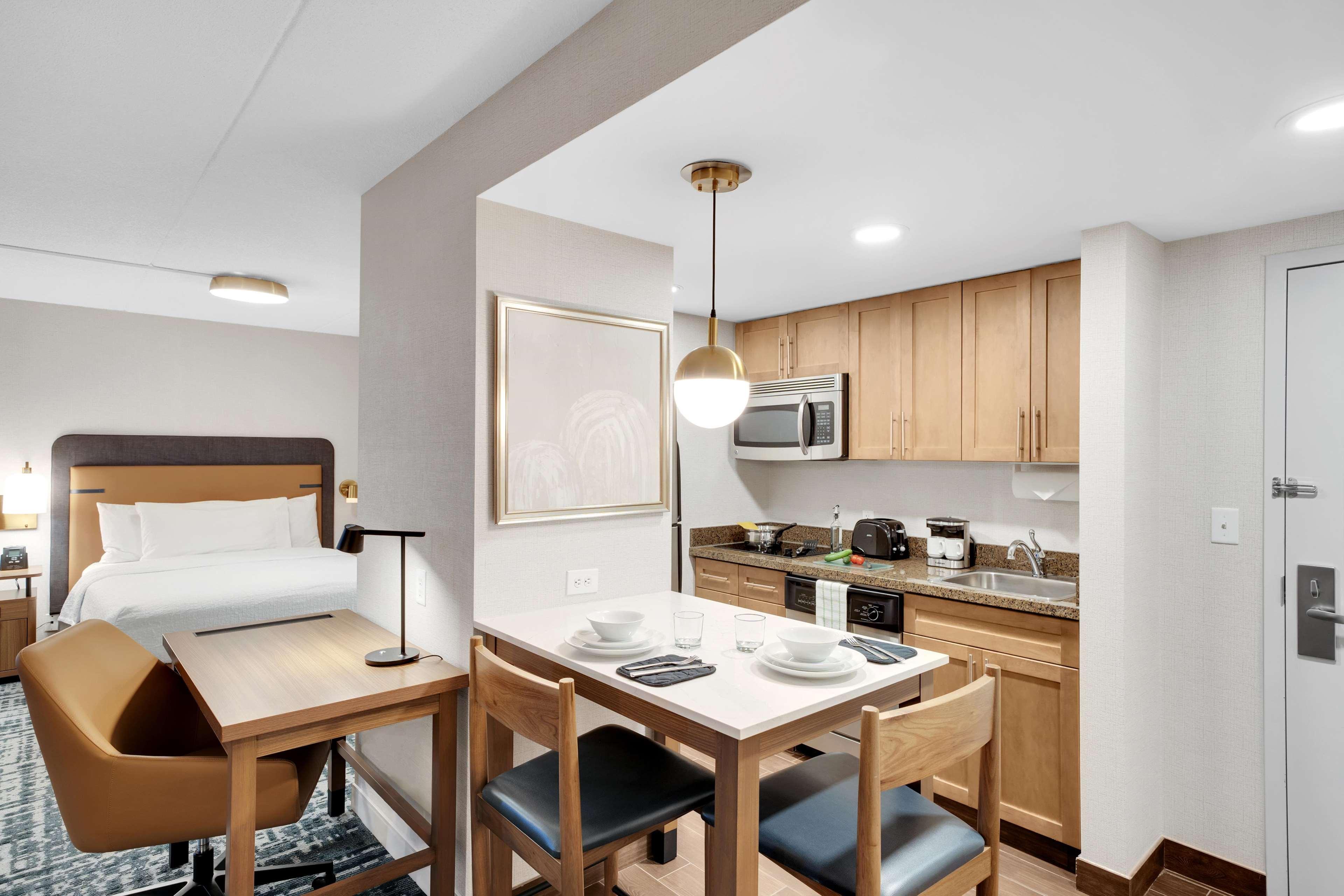 Studio Two Queen Beds