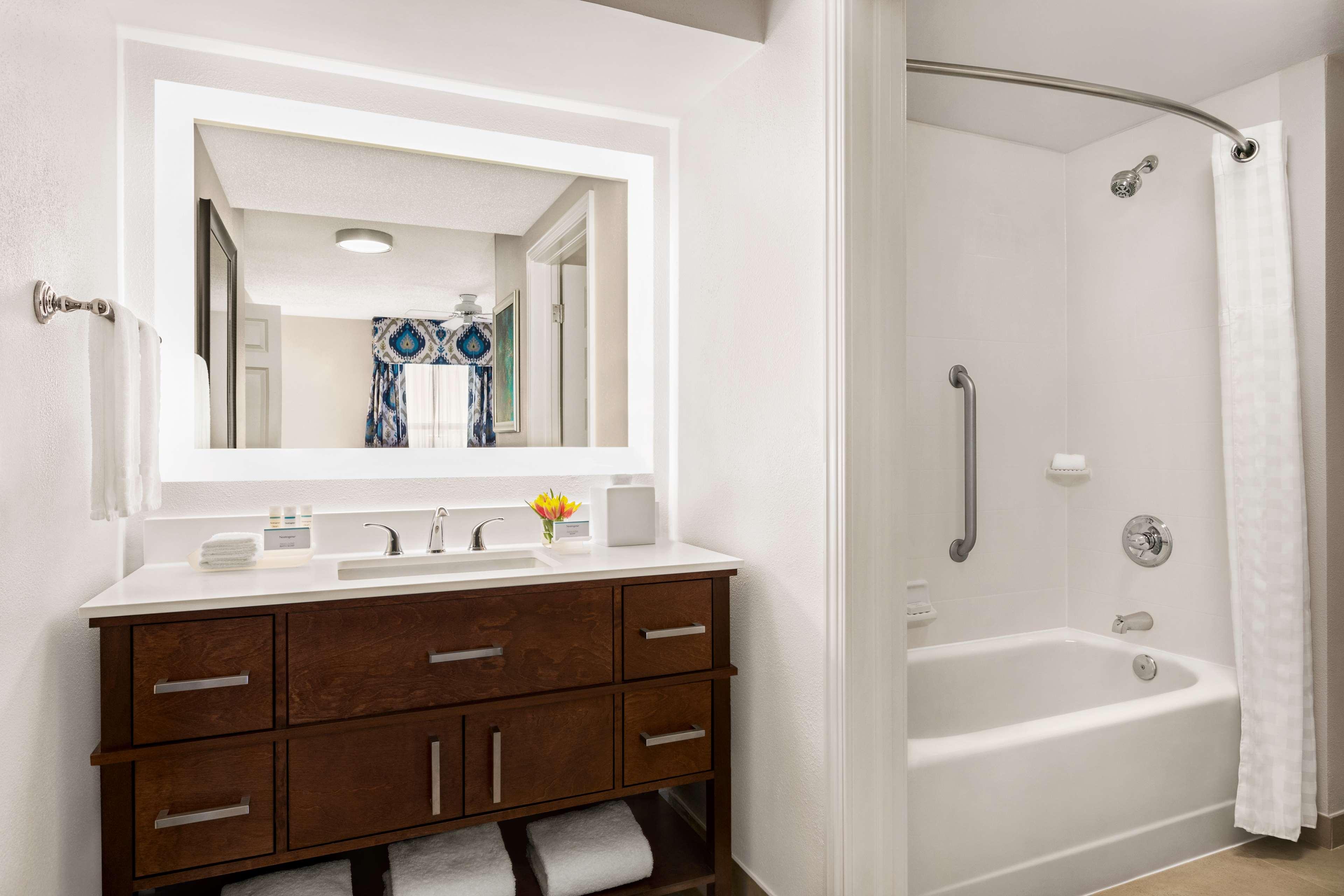 Suite Two Queen Beds One Bedroom