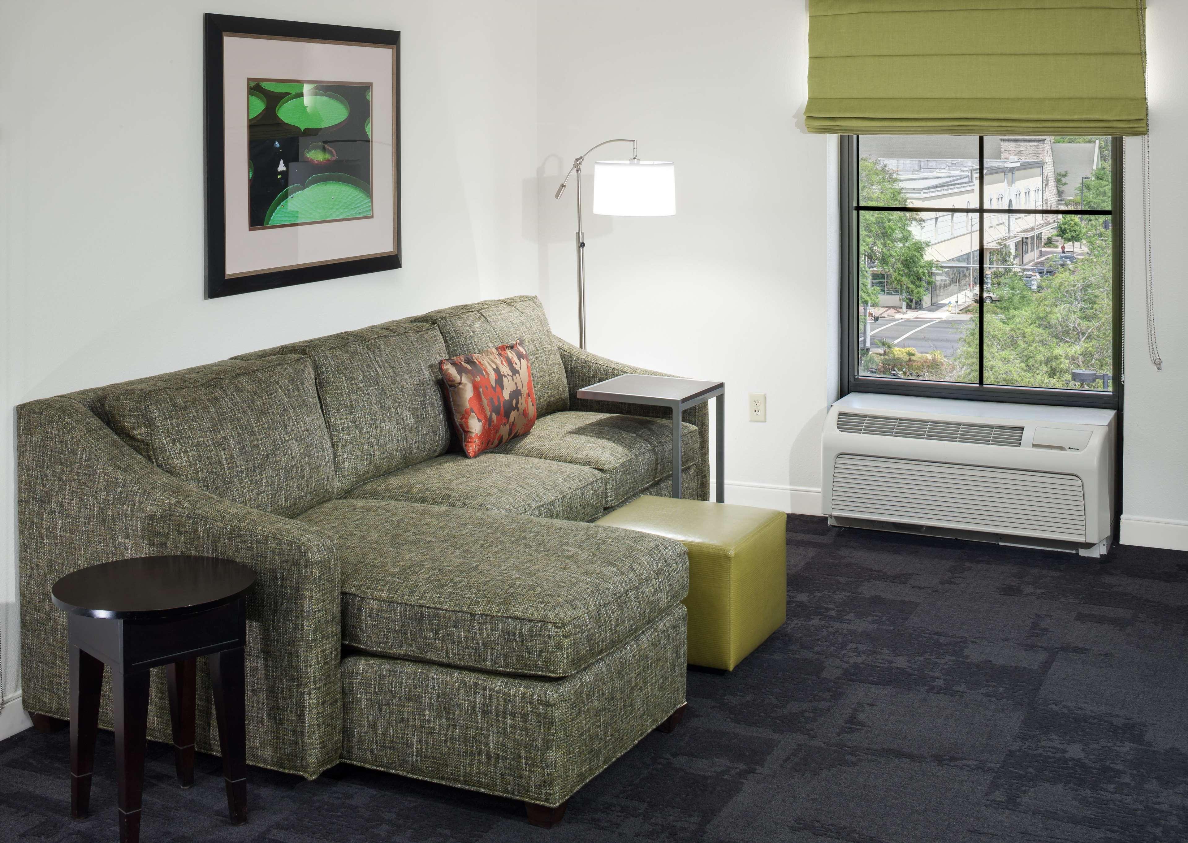 Studio Two Queen Beds Non Smoking