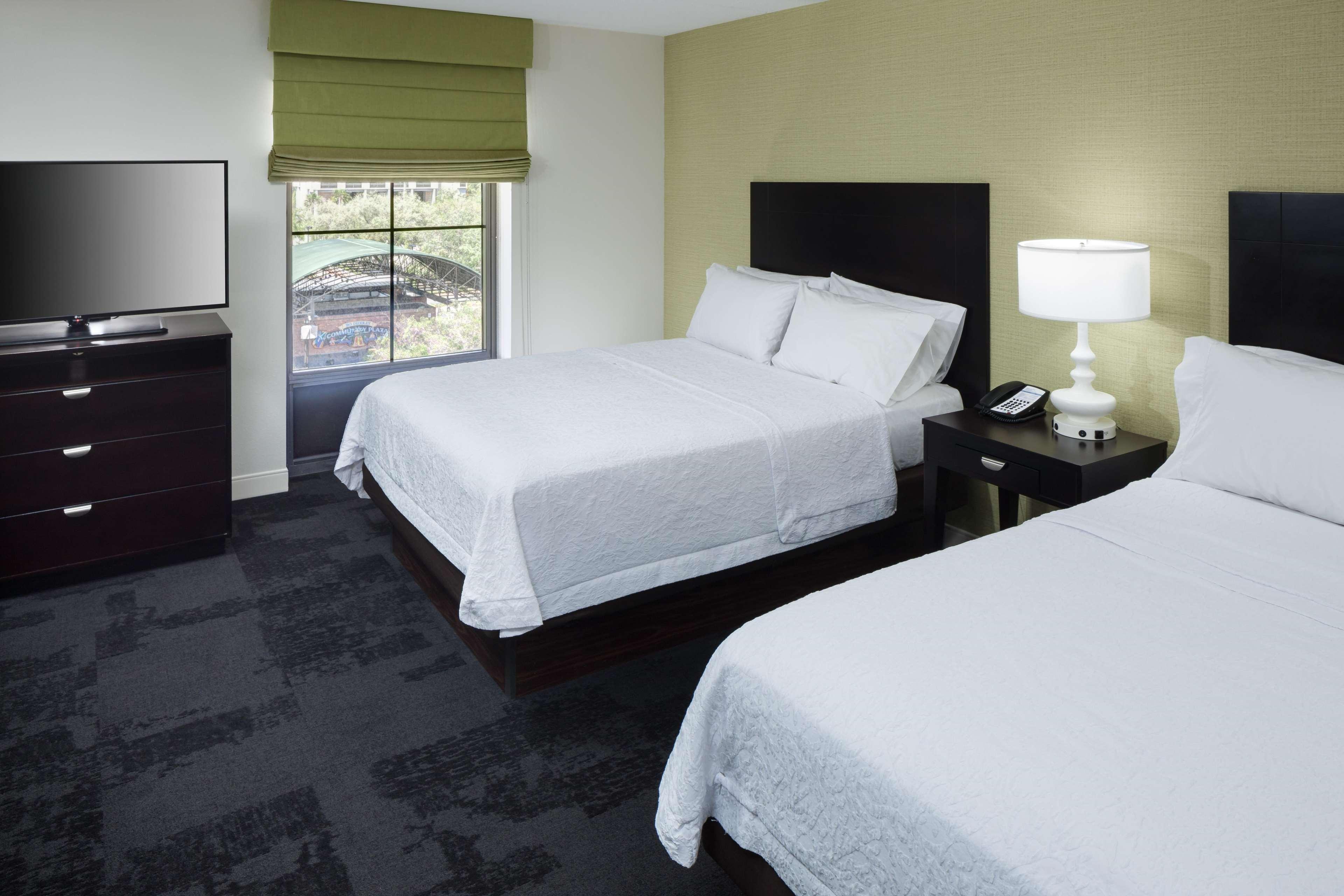 Studio Two Queen Beds Non Smoking