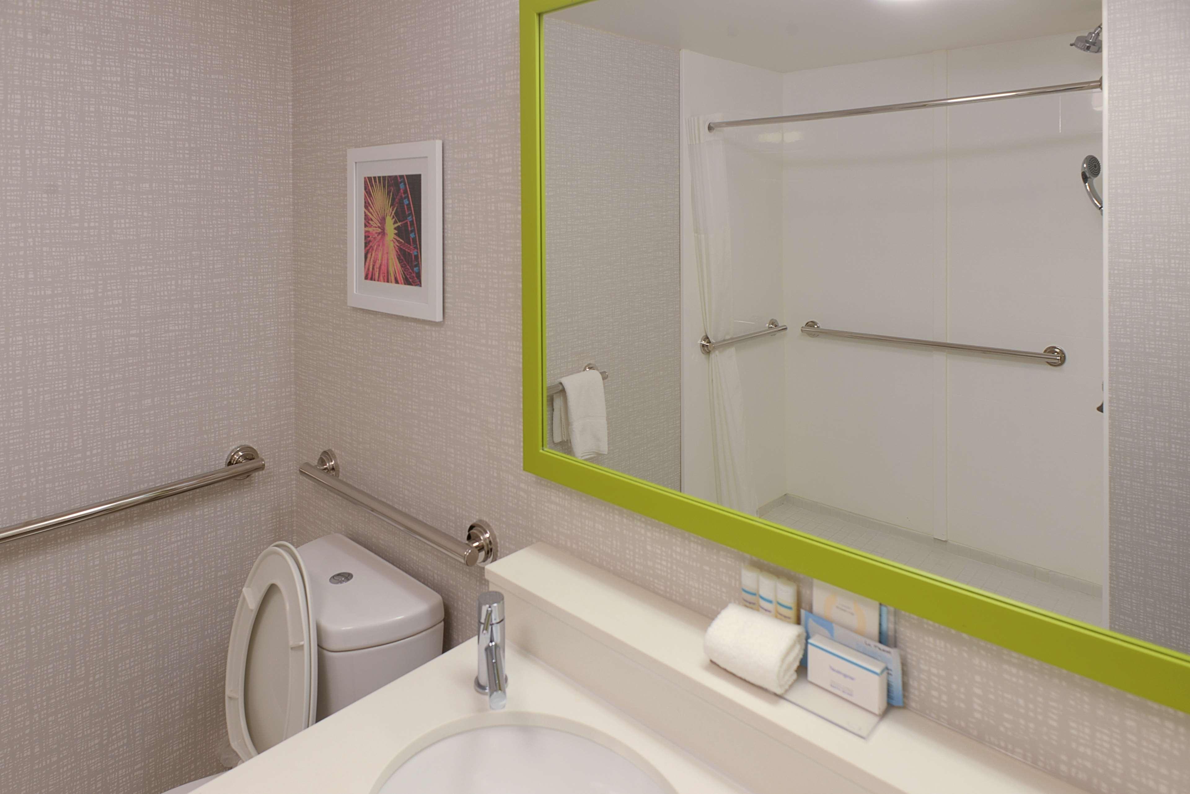 Studio Accessible King Size Bed