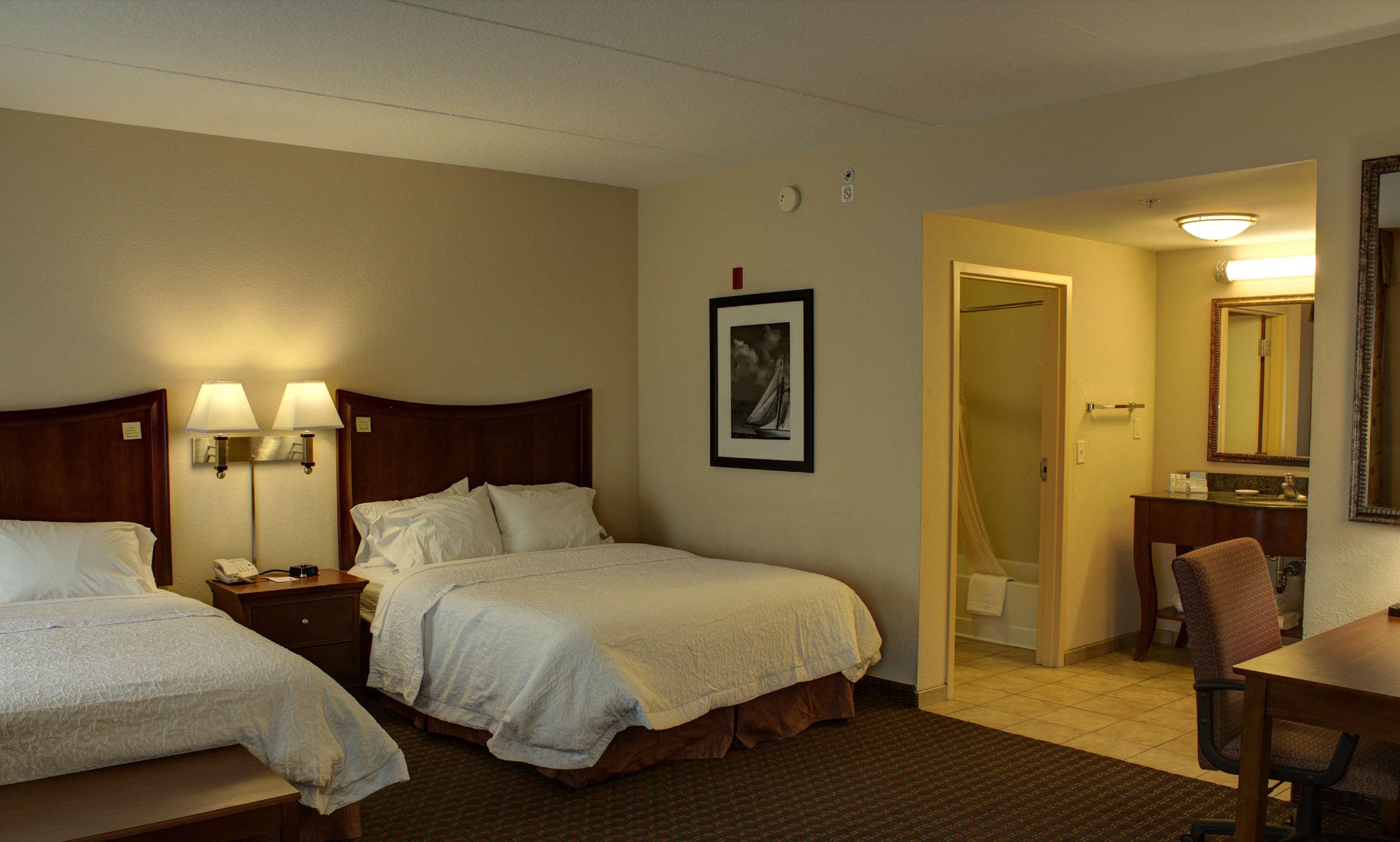 Studio Two Queen Beds Non Smoking