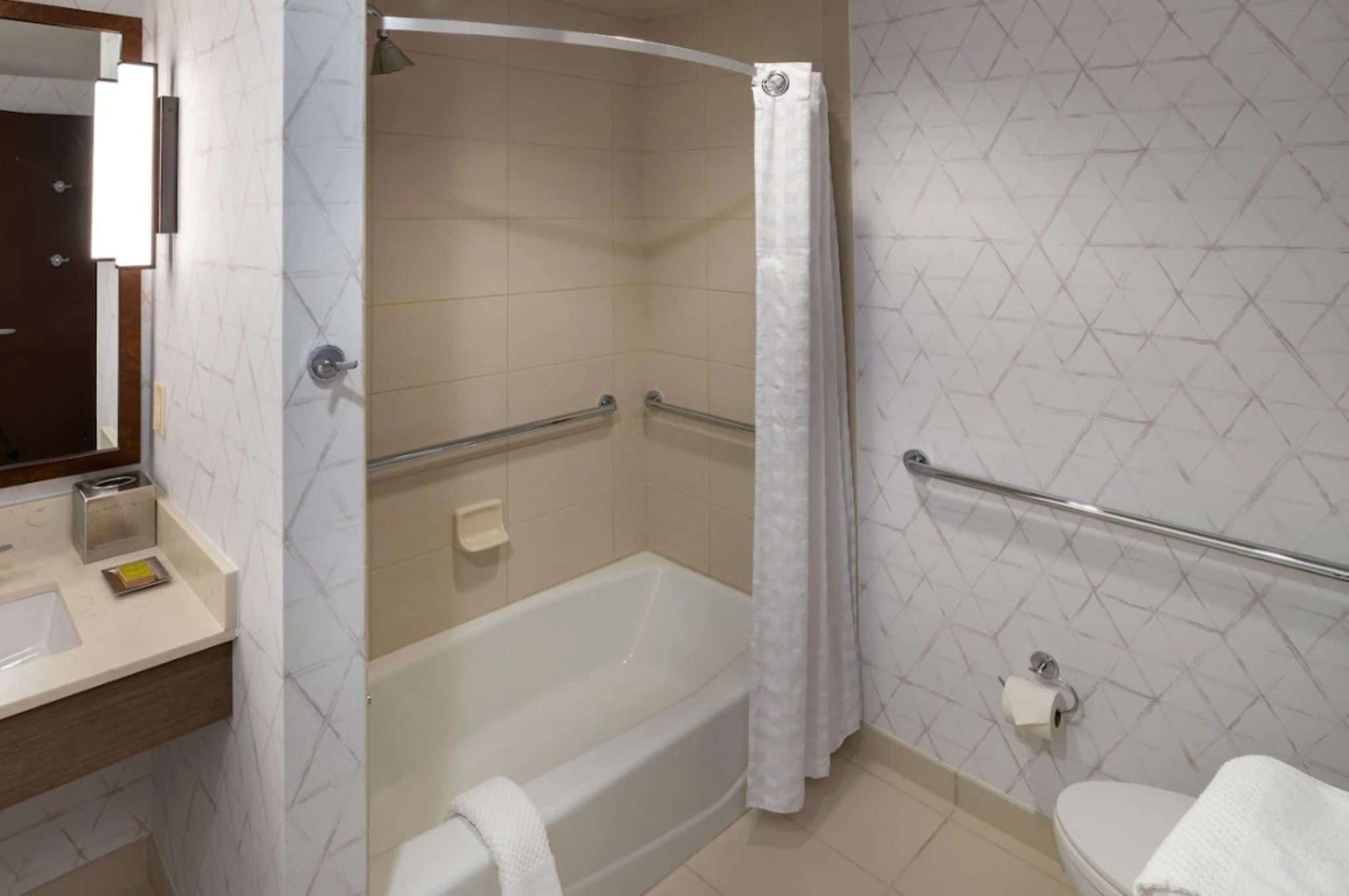 Suite Accessible King Size Bed