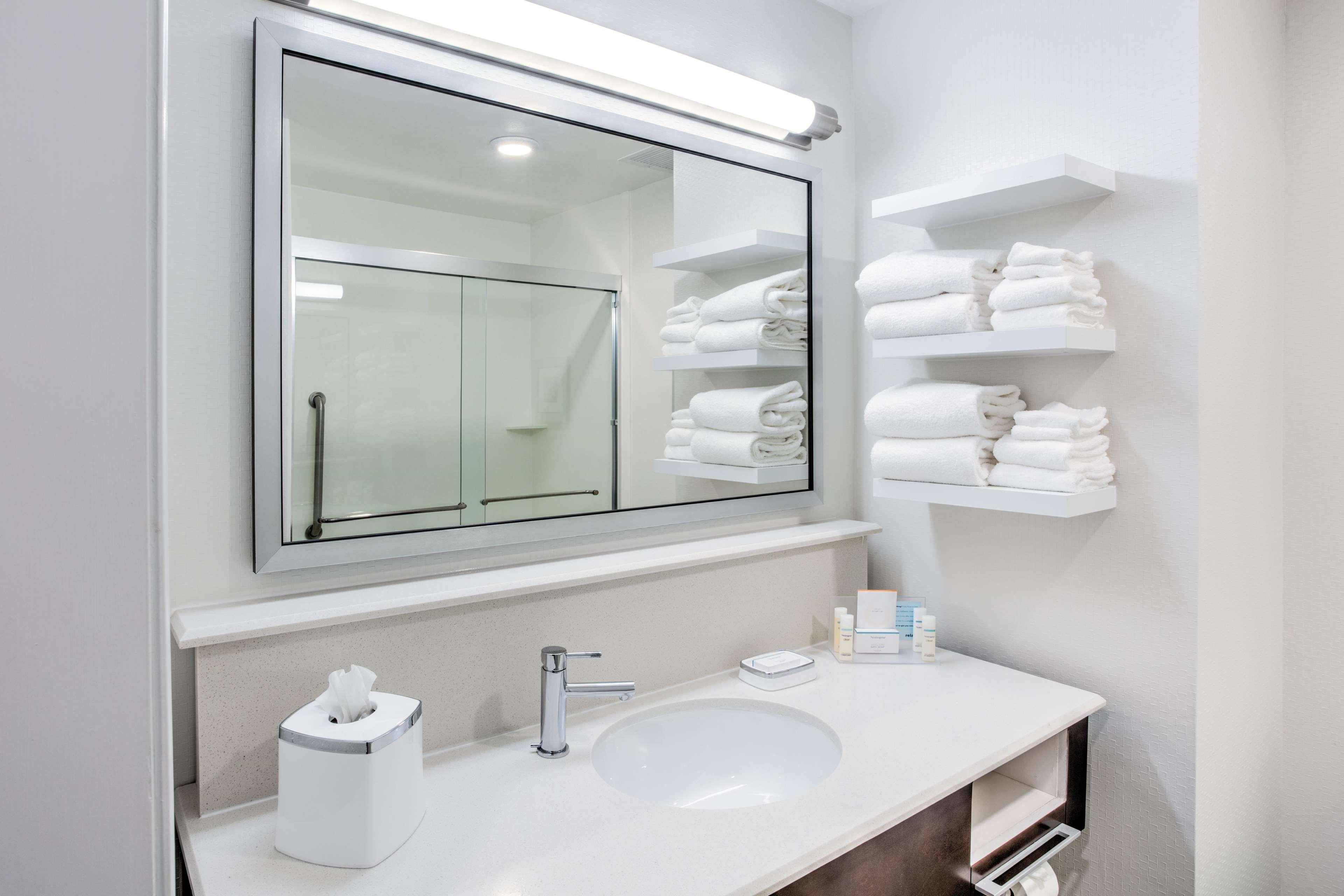 Studio Two Queen Beds