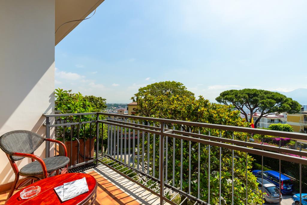 Double Single Executive