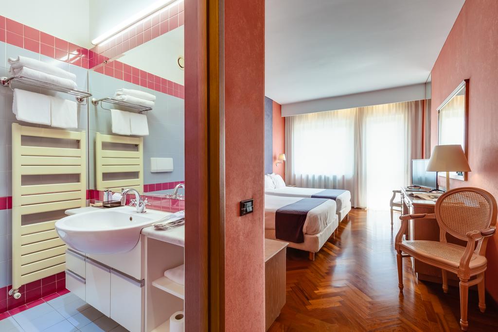 Double Single Executive