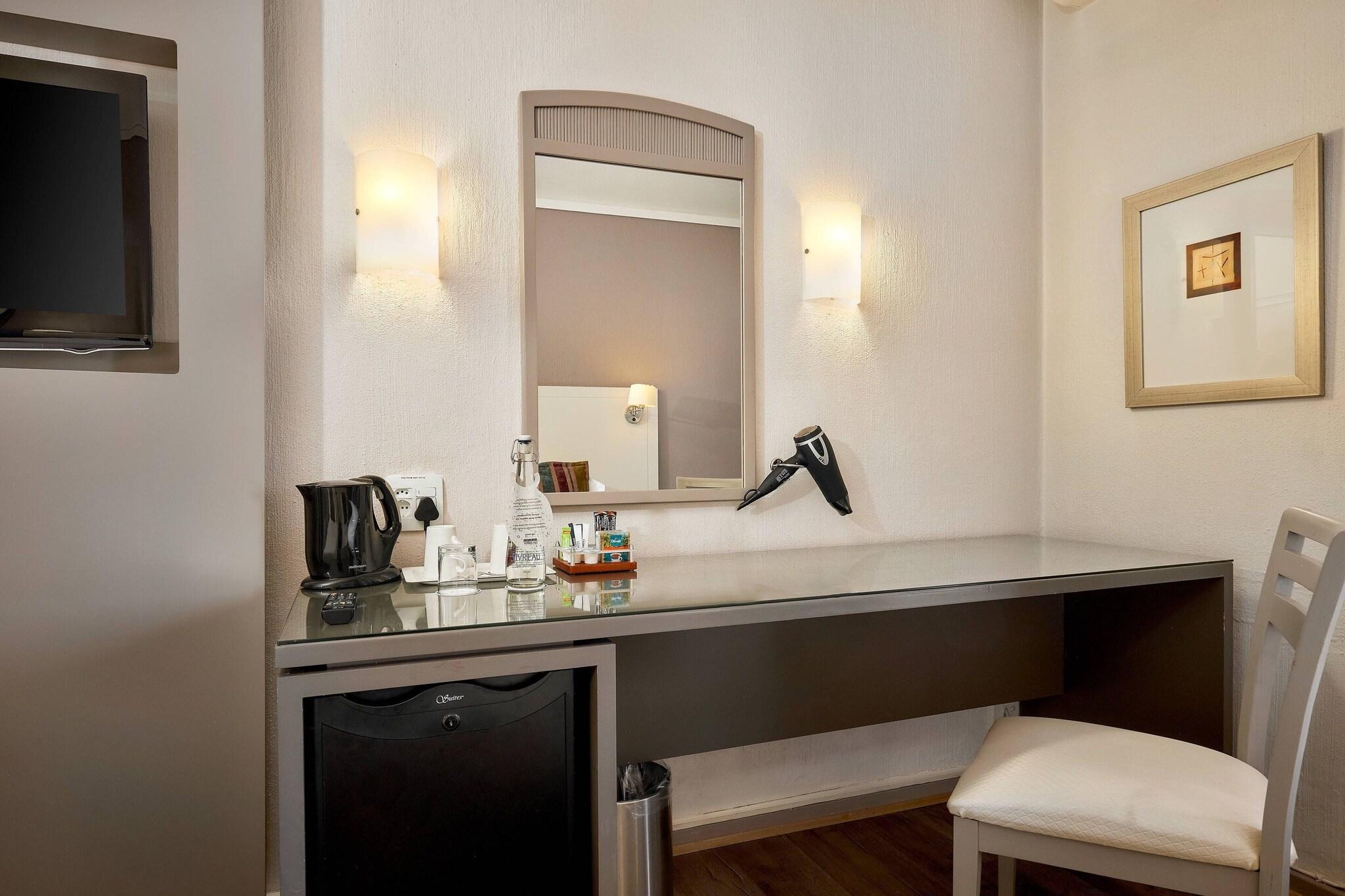 Double Deluxe Two Queen Beds