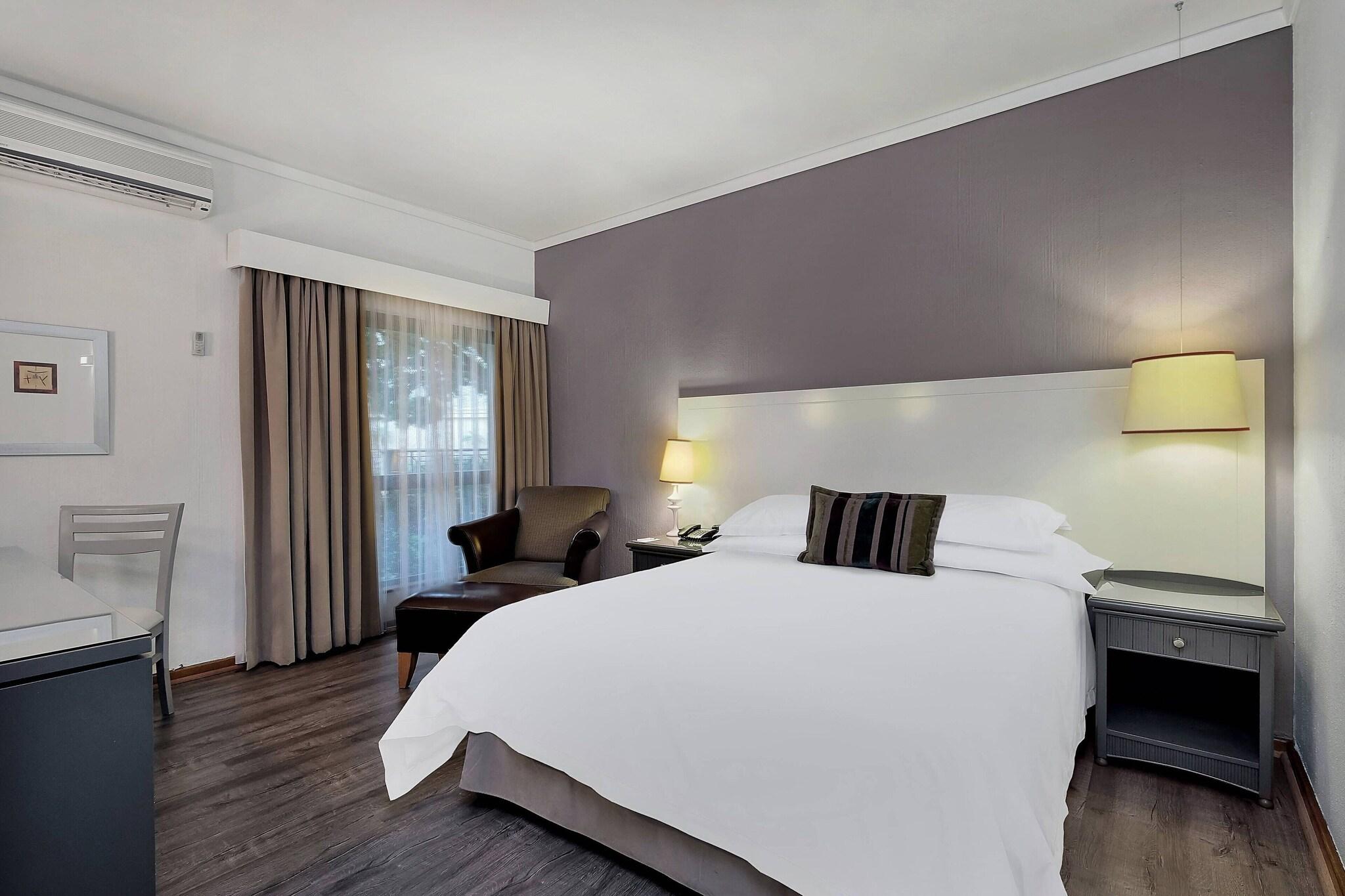 Double Queen Size Bed