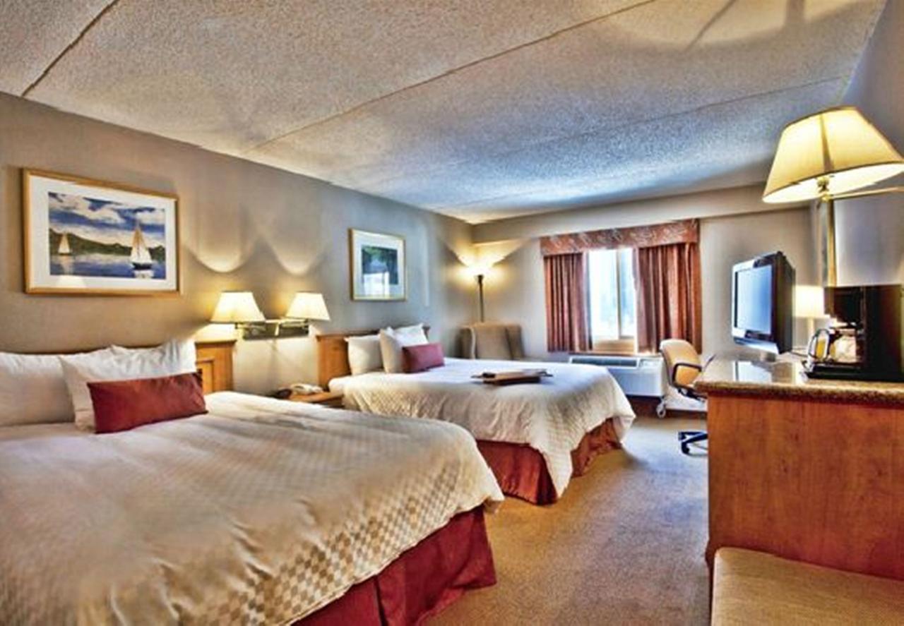 Studio Two Queen Beds