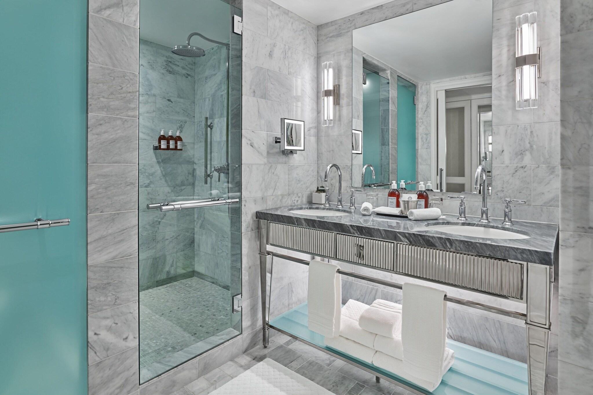 Double Deluxe King Bed