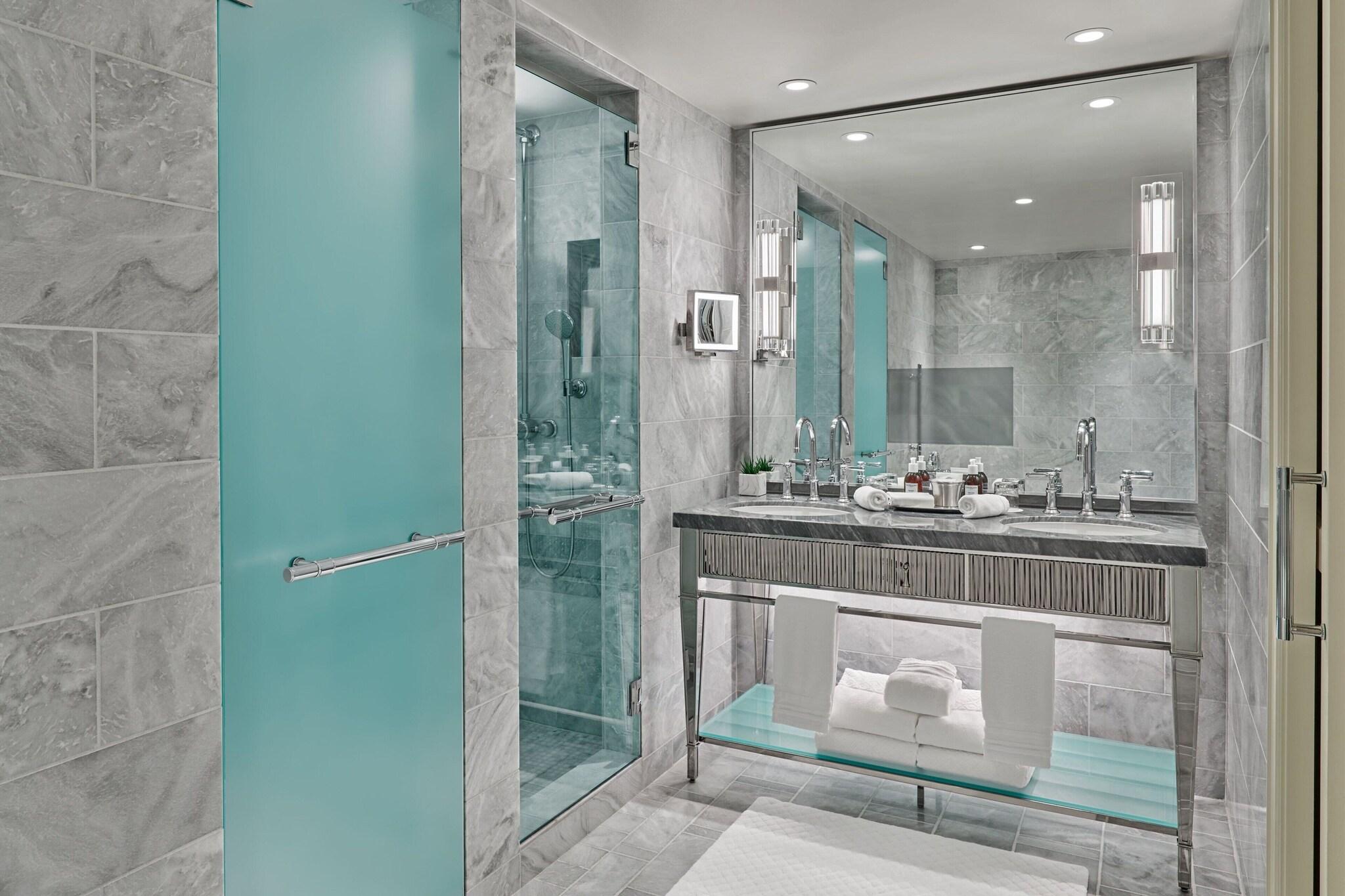 Double Deluxe King Bed