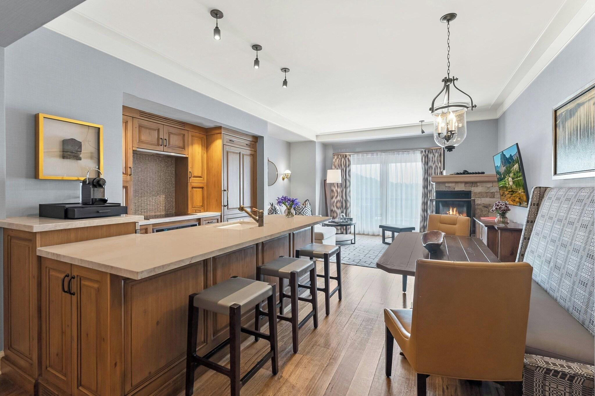 Suite with Views