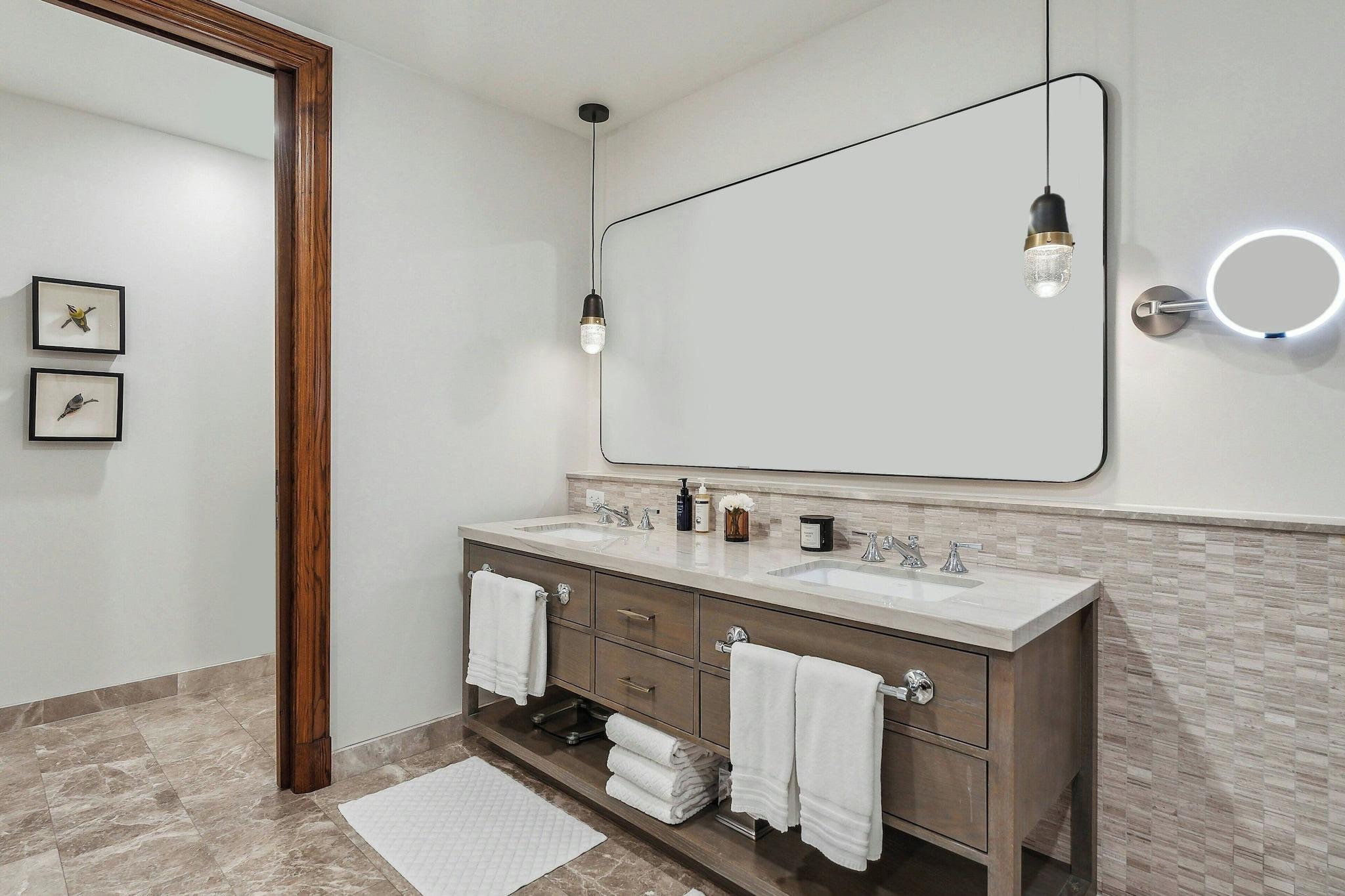 Double Deluxe Two Queen Beds