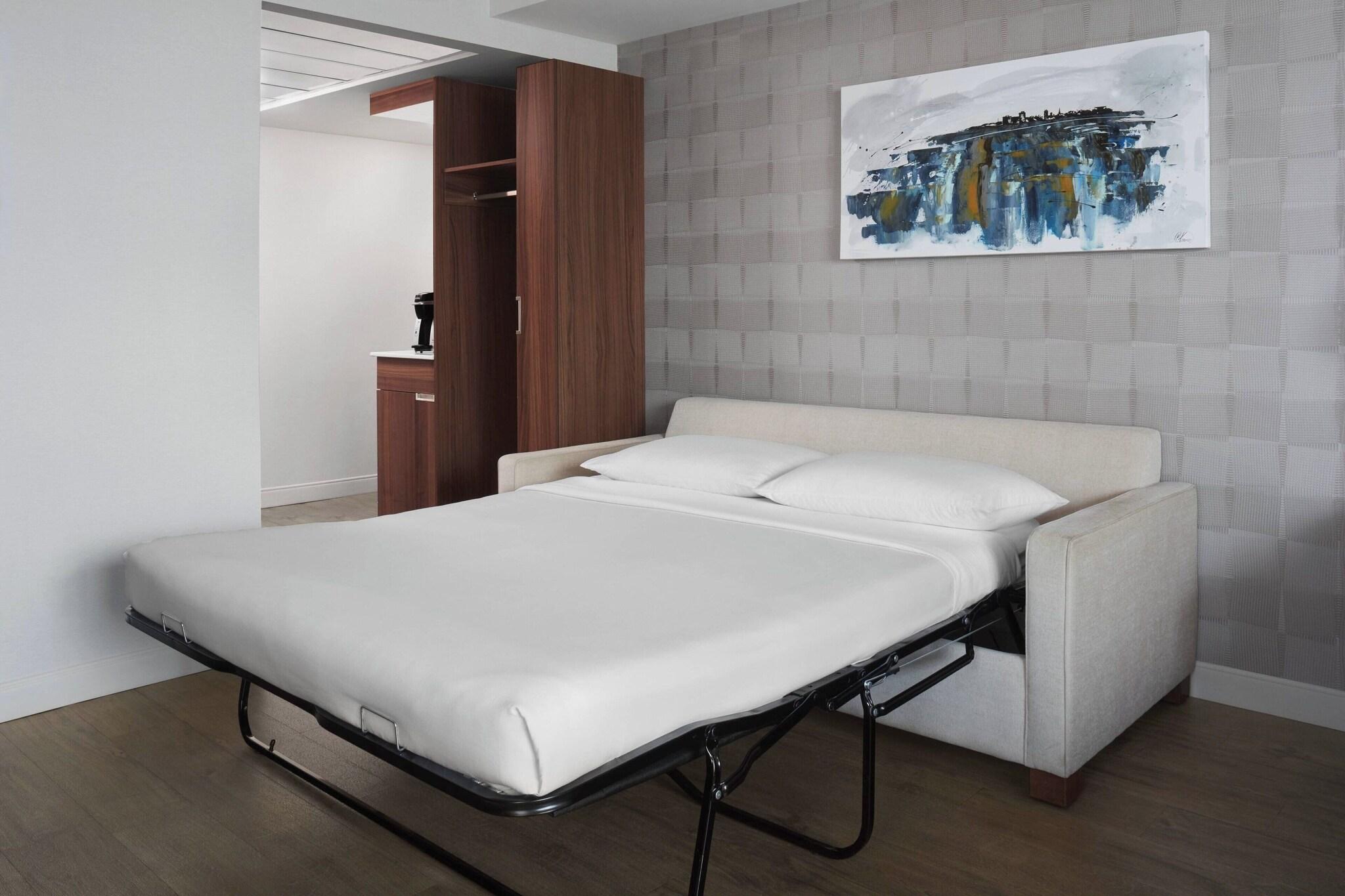 Double Deluxe King Bed