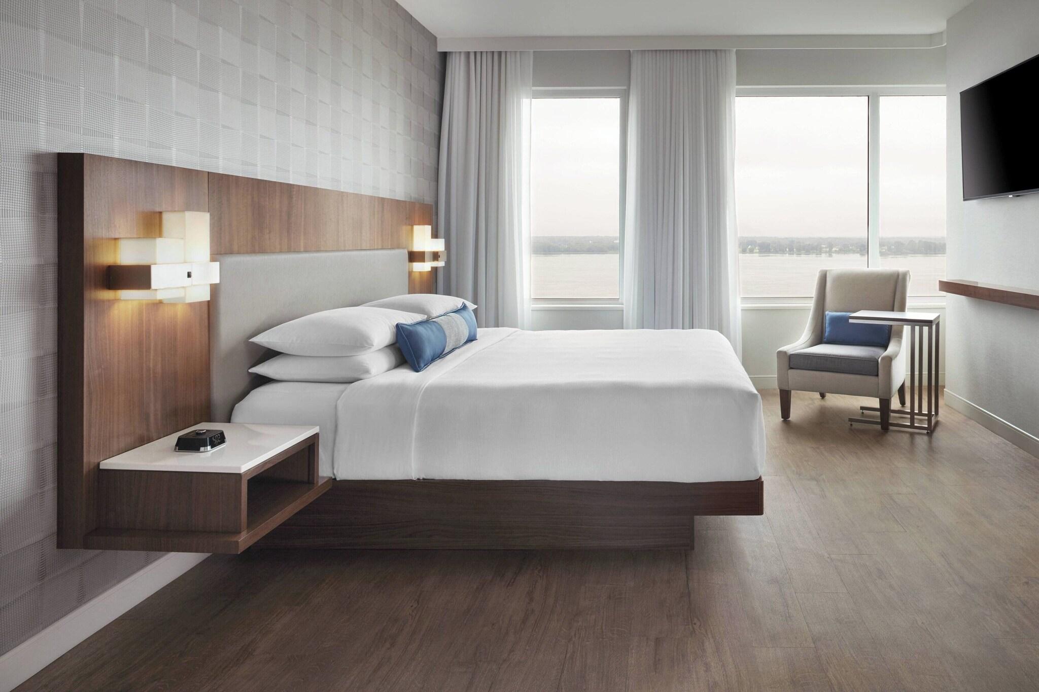 Double Deluxe King Bed