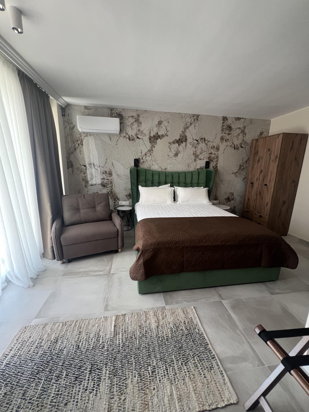 Double or Twin Deluxe One Bed