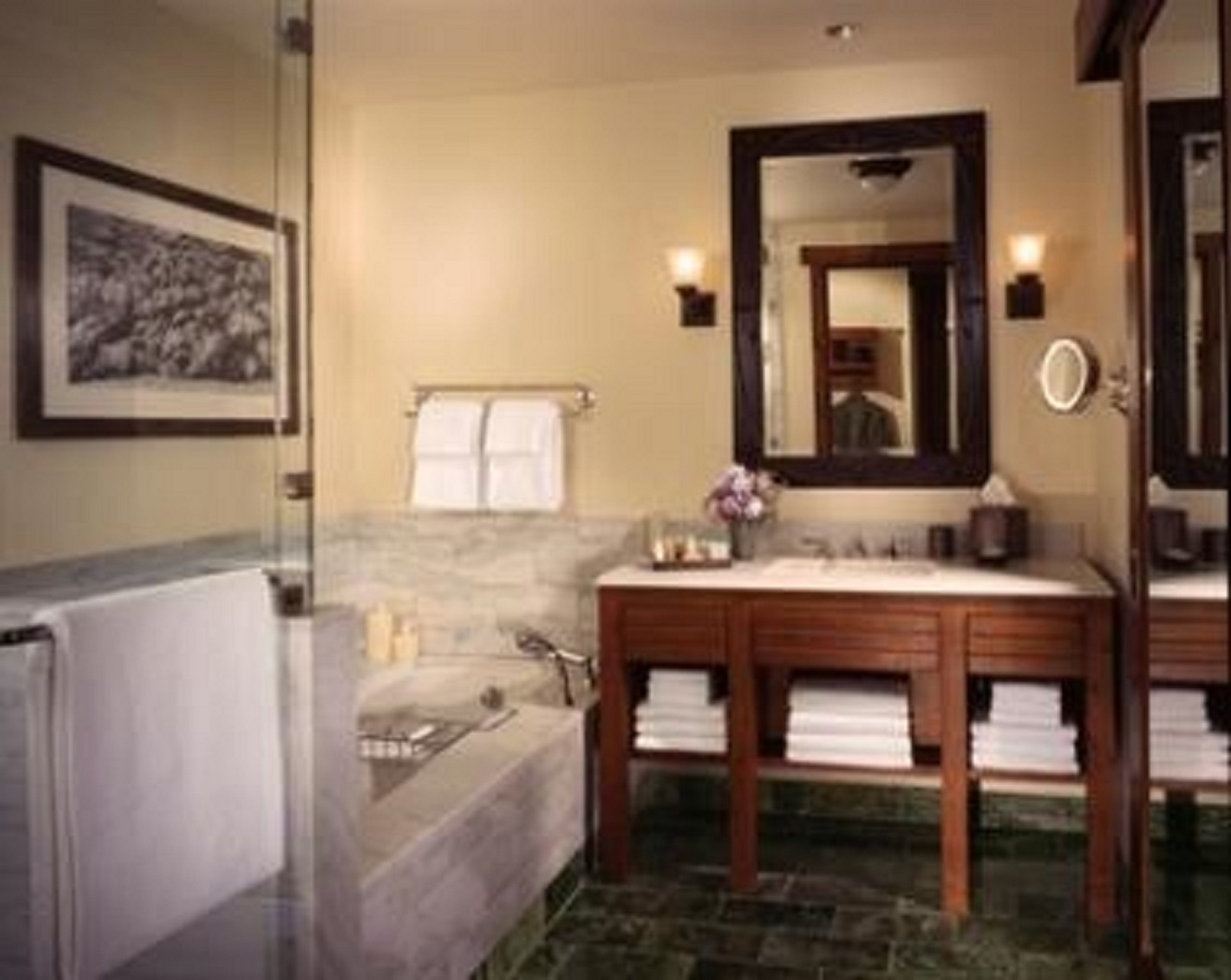 Studio King Size Bed