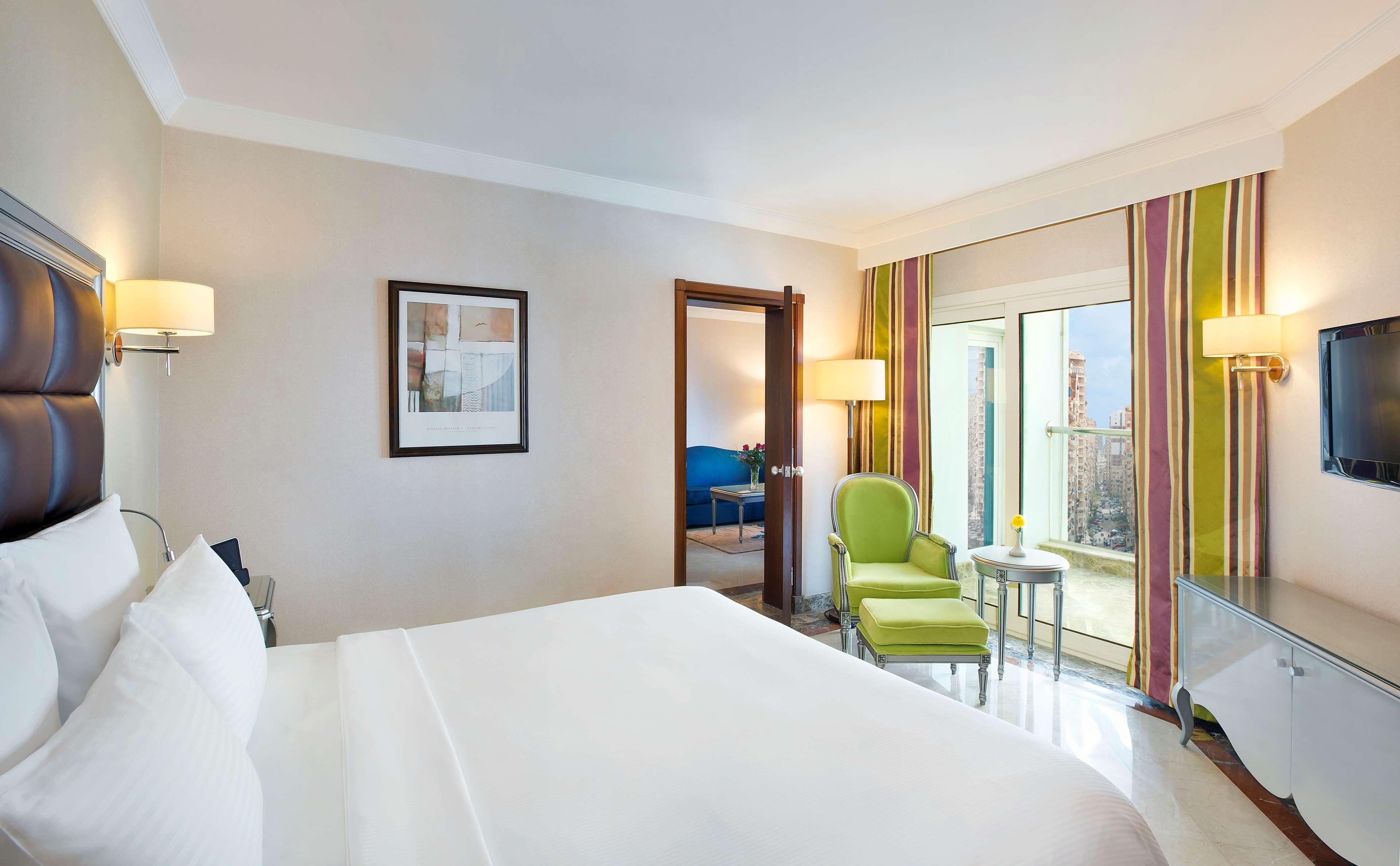 Suite City View King Bed