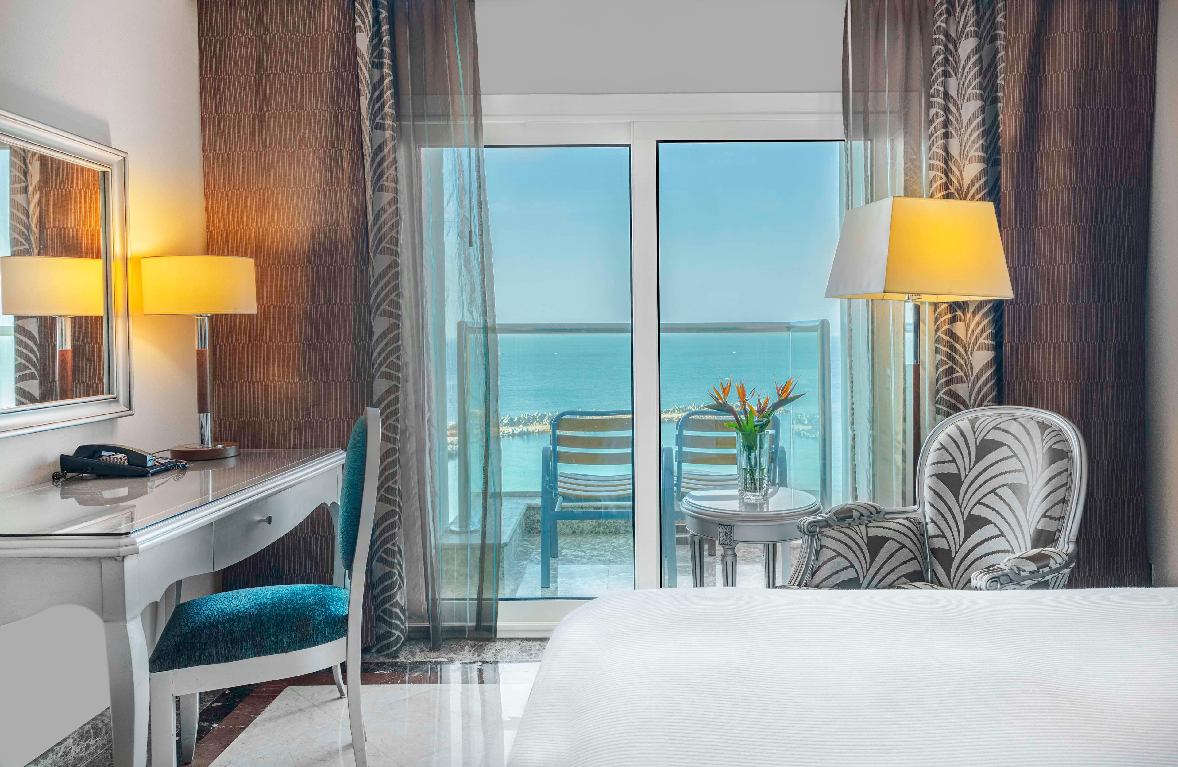 Twin Deluxe with Views