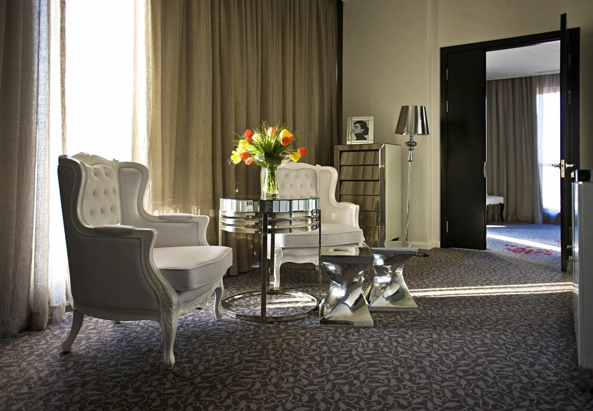 Junior Suite King Size Bed