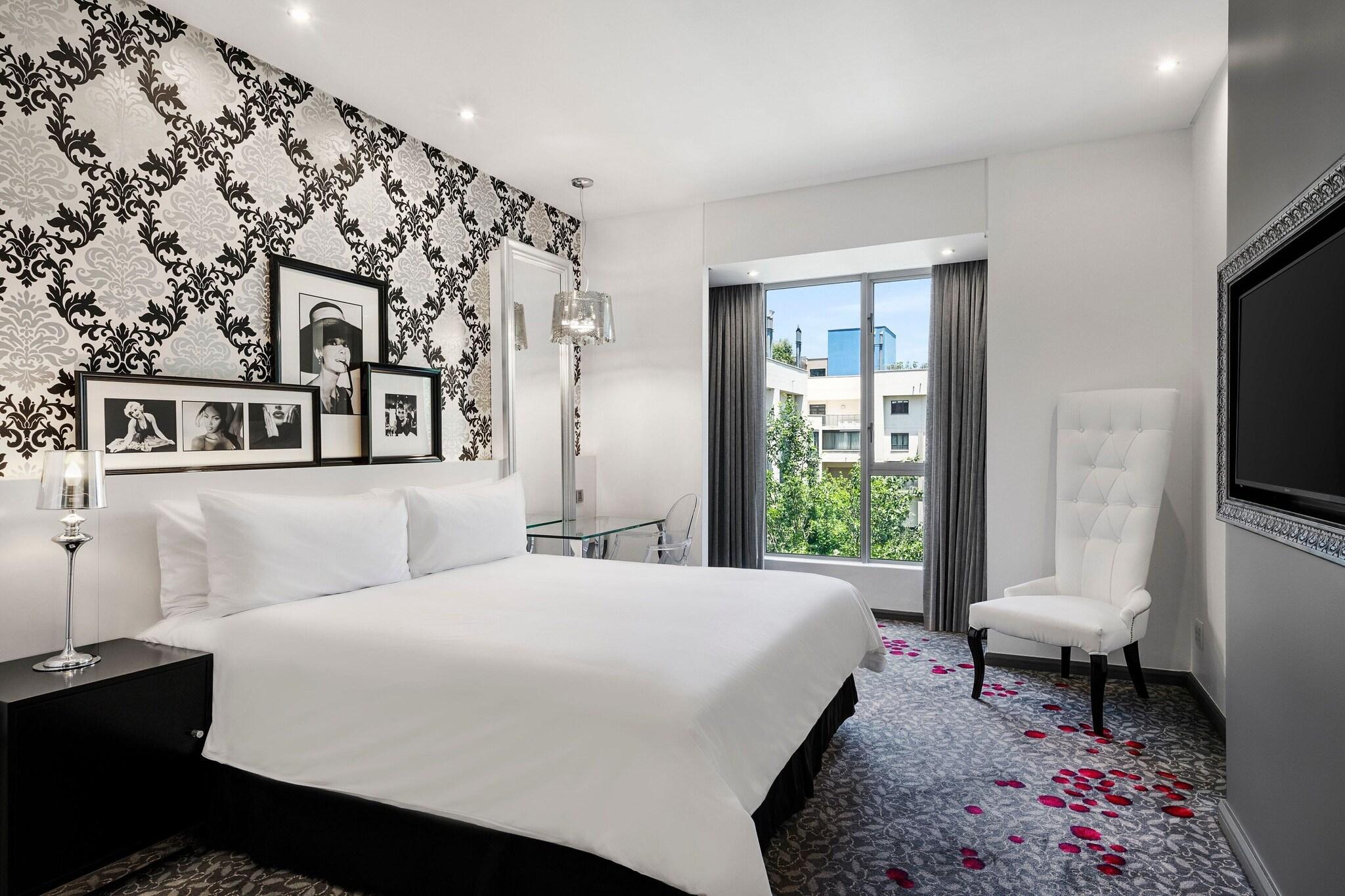 Double Deluxe King Bed