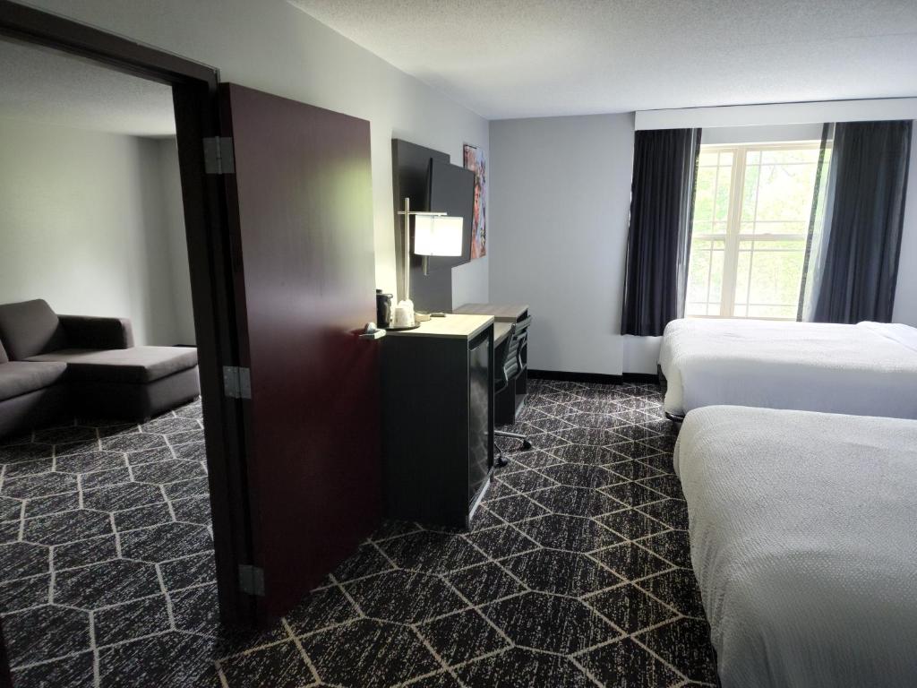 Suite Two Queen Beds