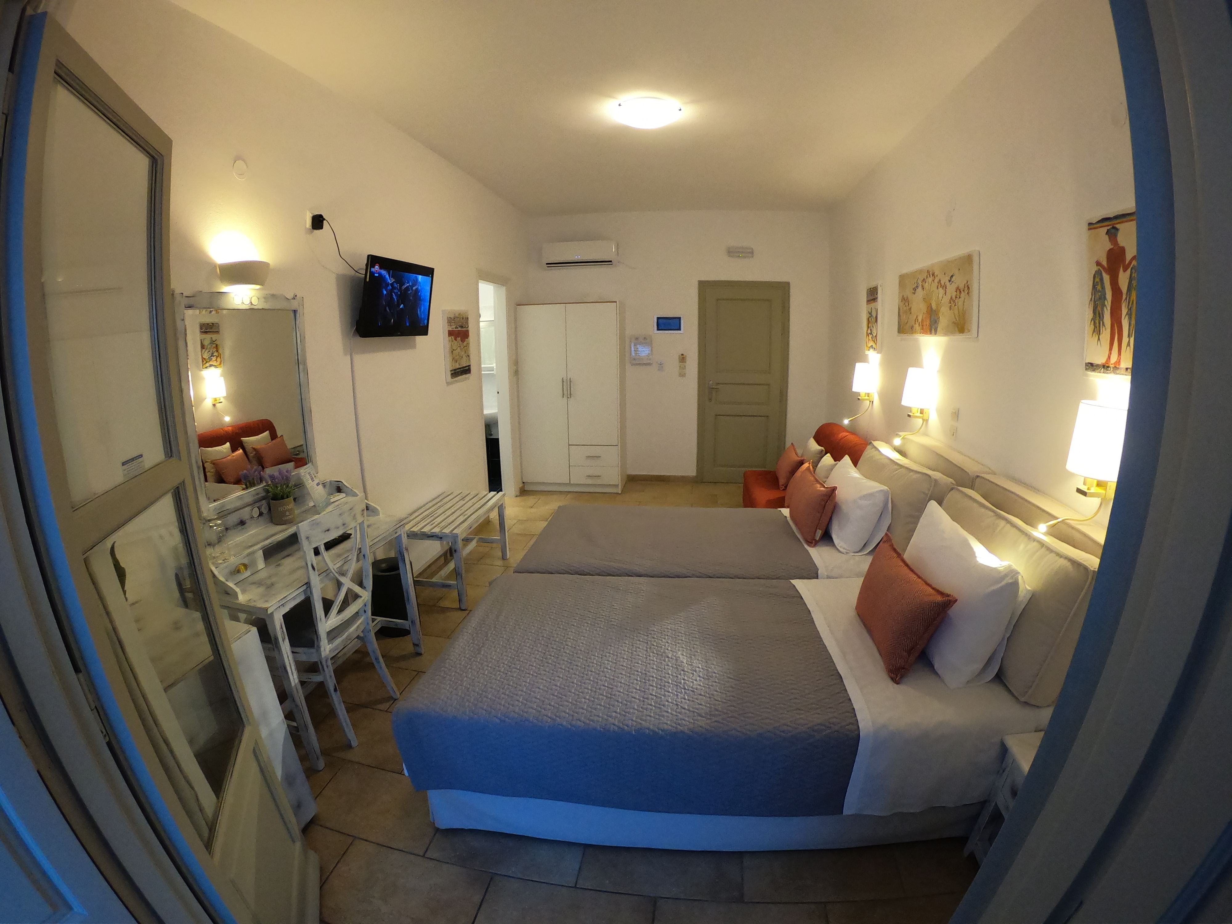 Family Room Capacity 4