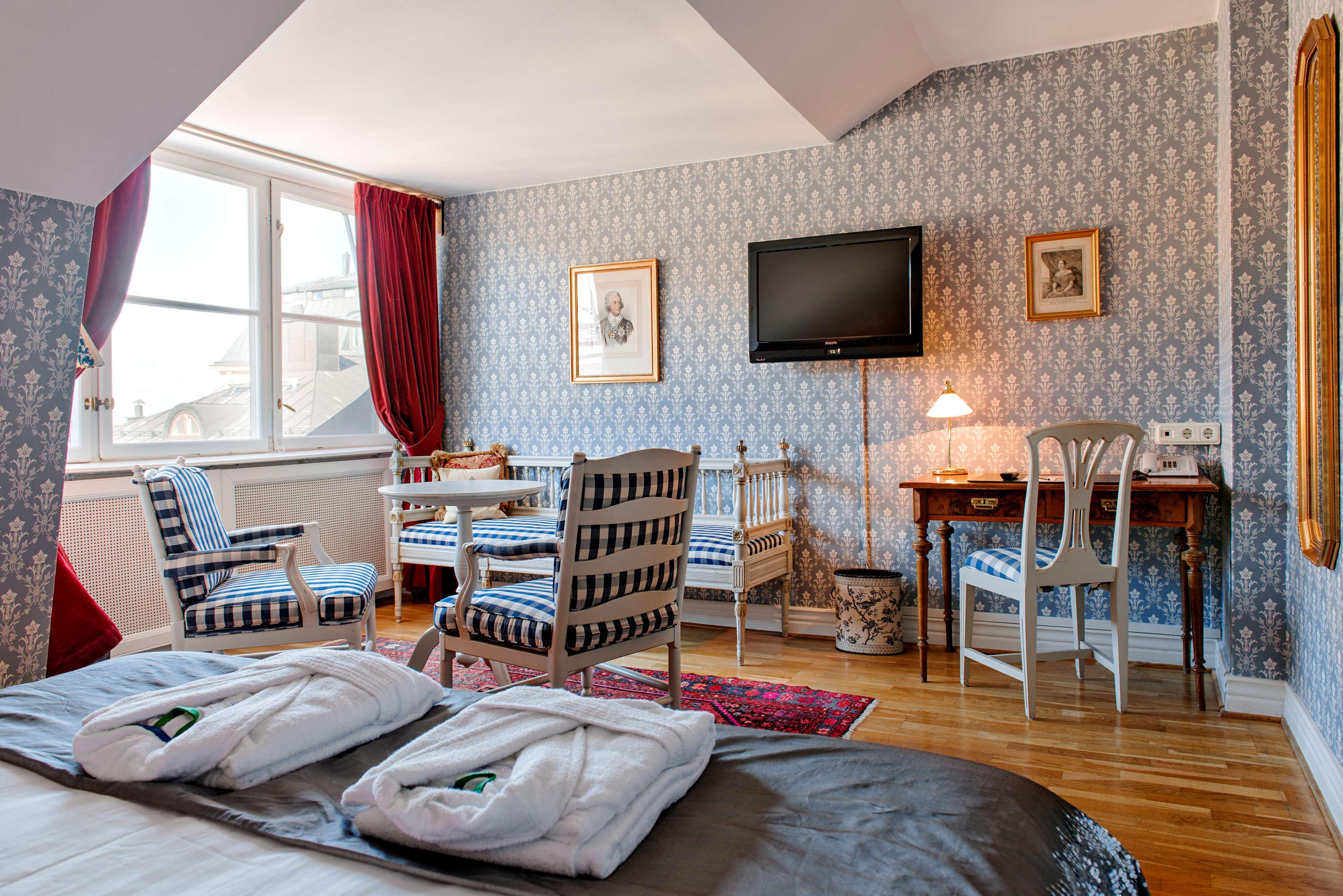 Double King Size Bed