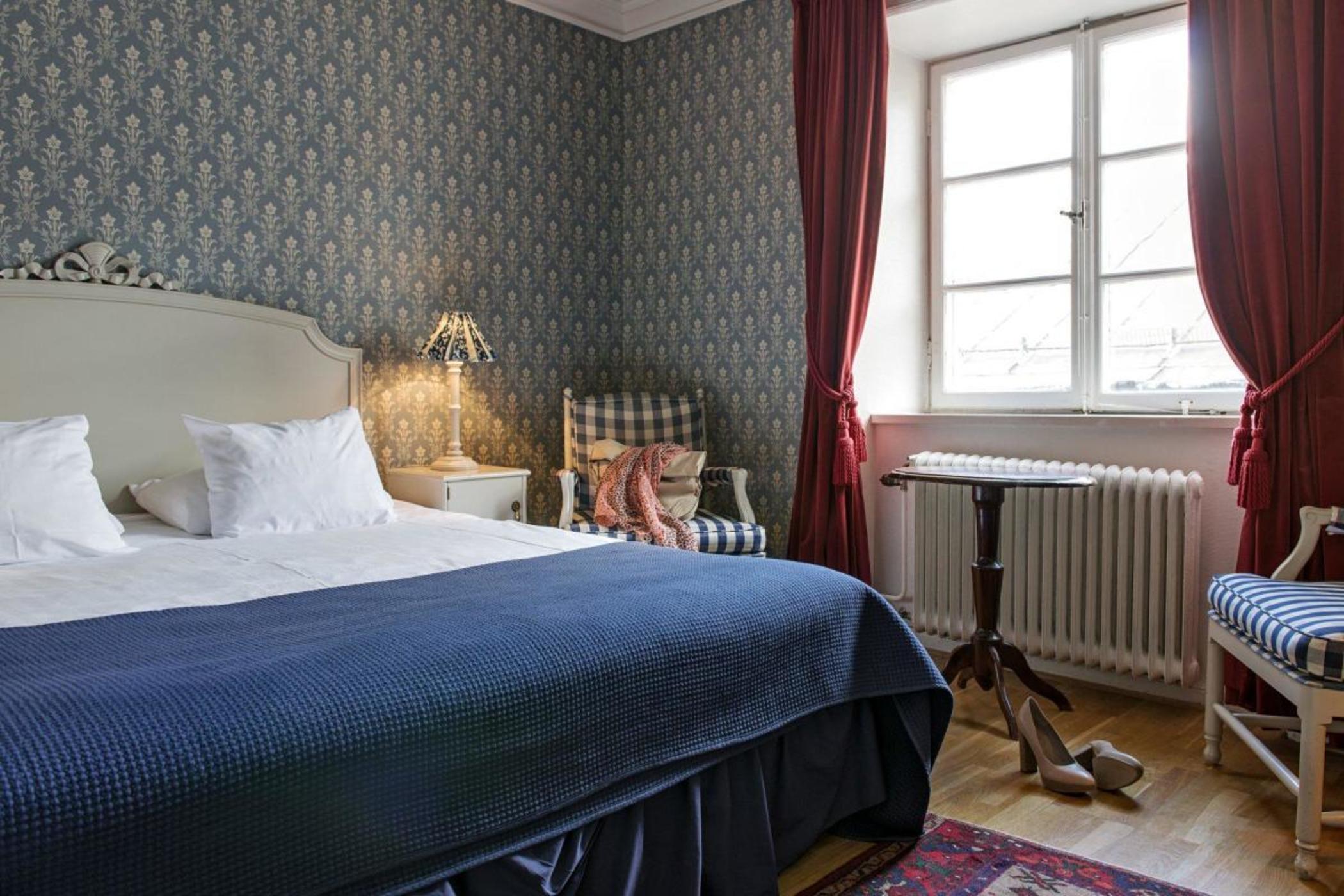 Double or Twin Standard