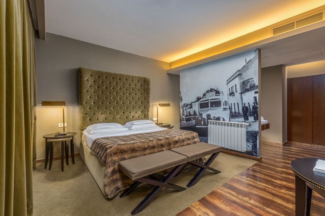 Family Room Lake View