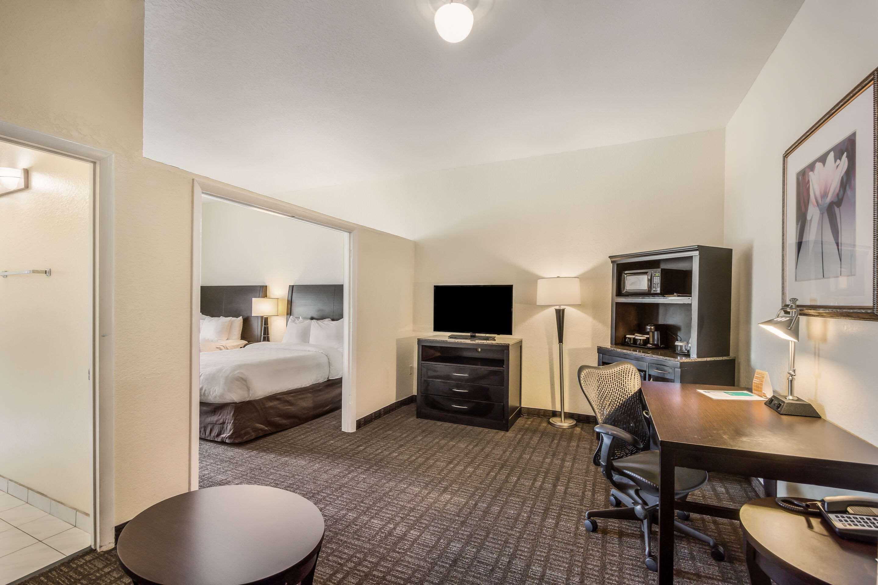 Suite Two Double Beds Non Smoking