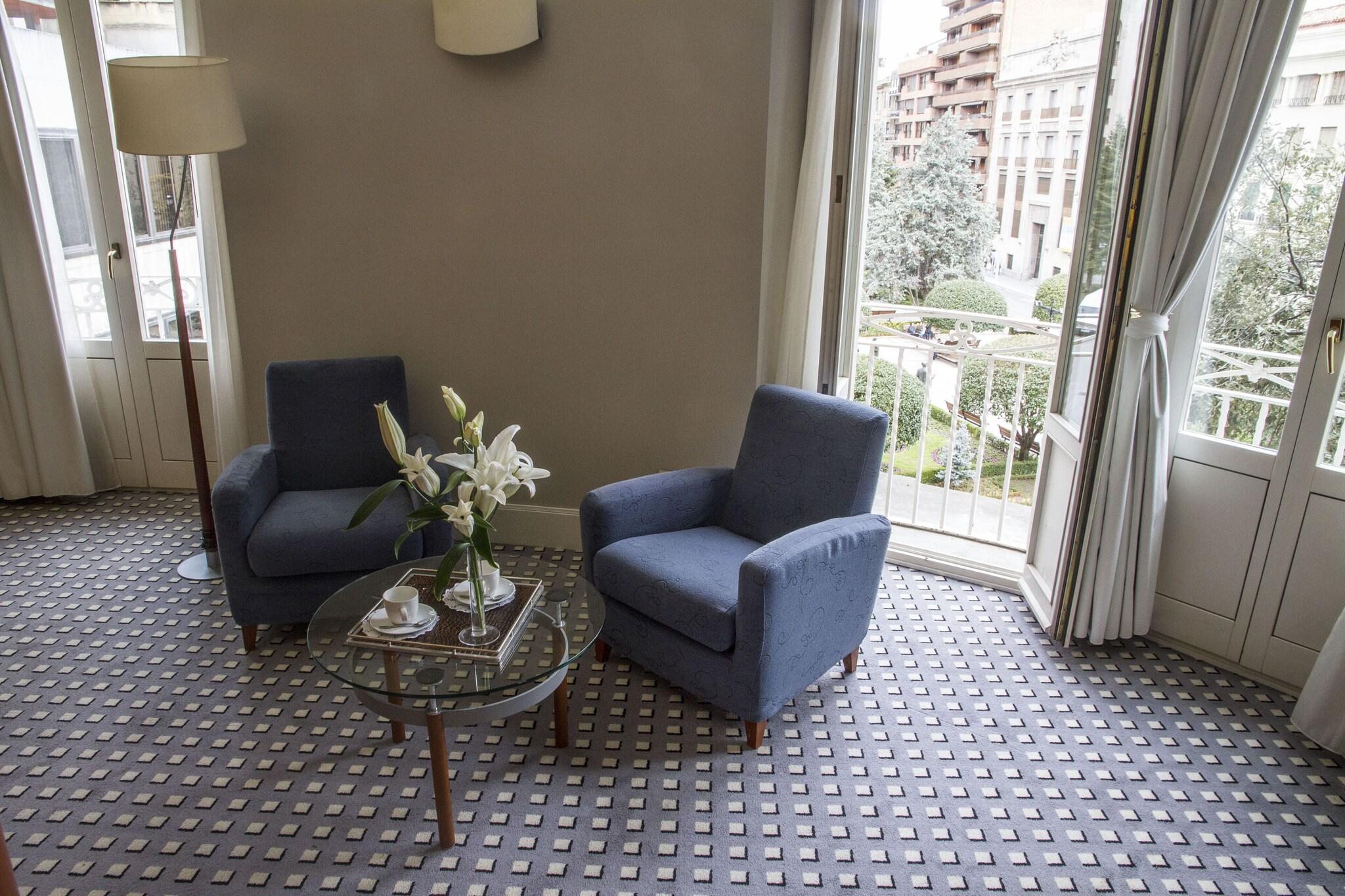 Junior Suite City View King Bed