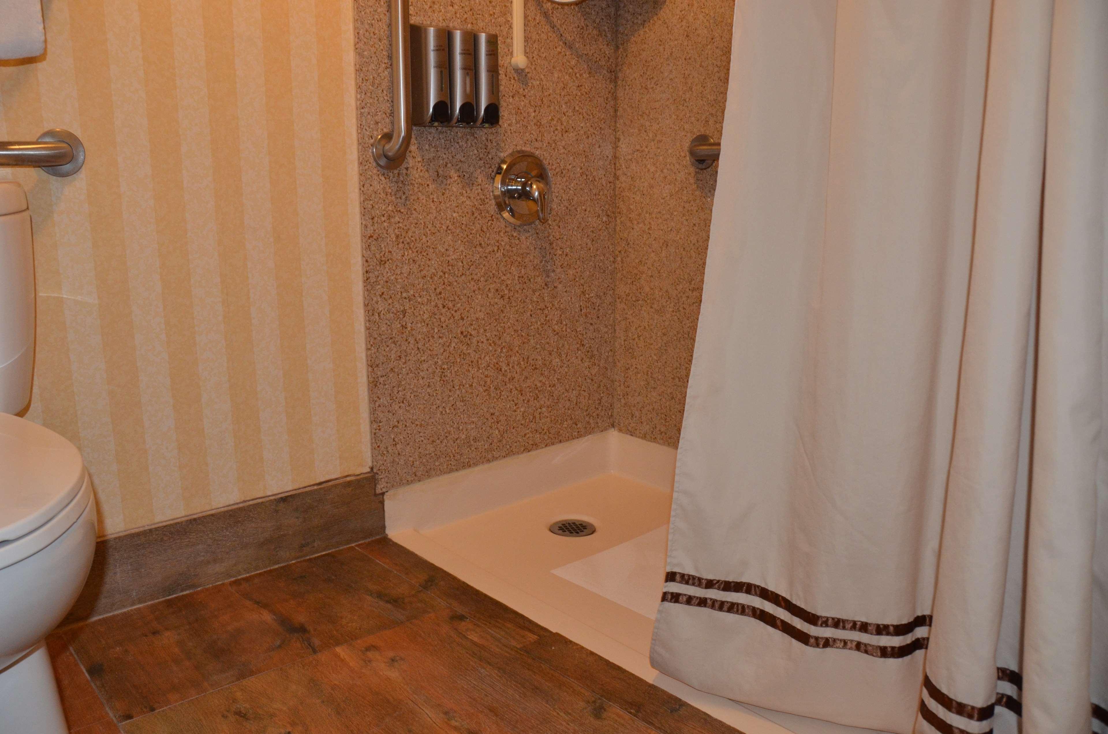 Room Accessible-two Queen Beds