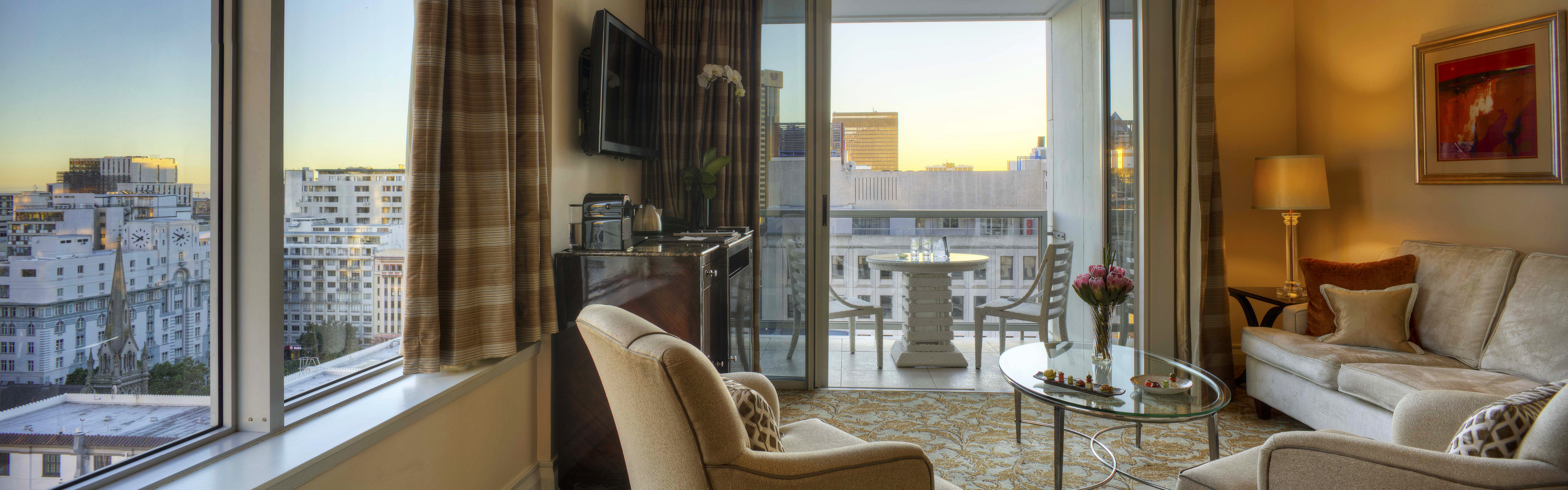 Suite City View King Bed