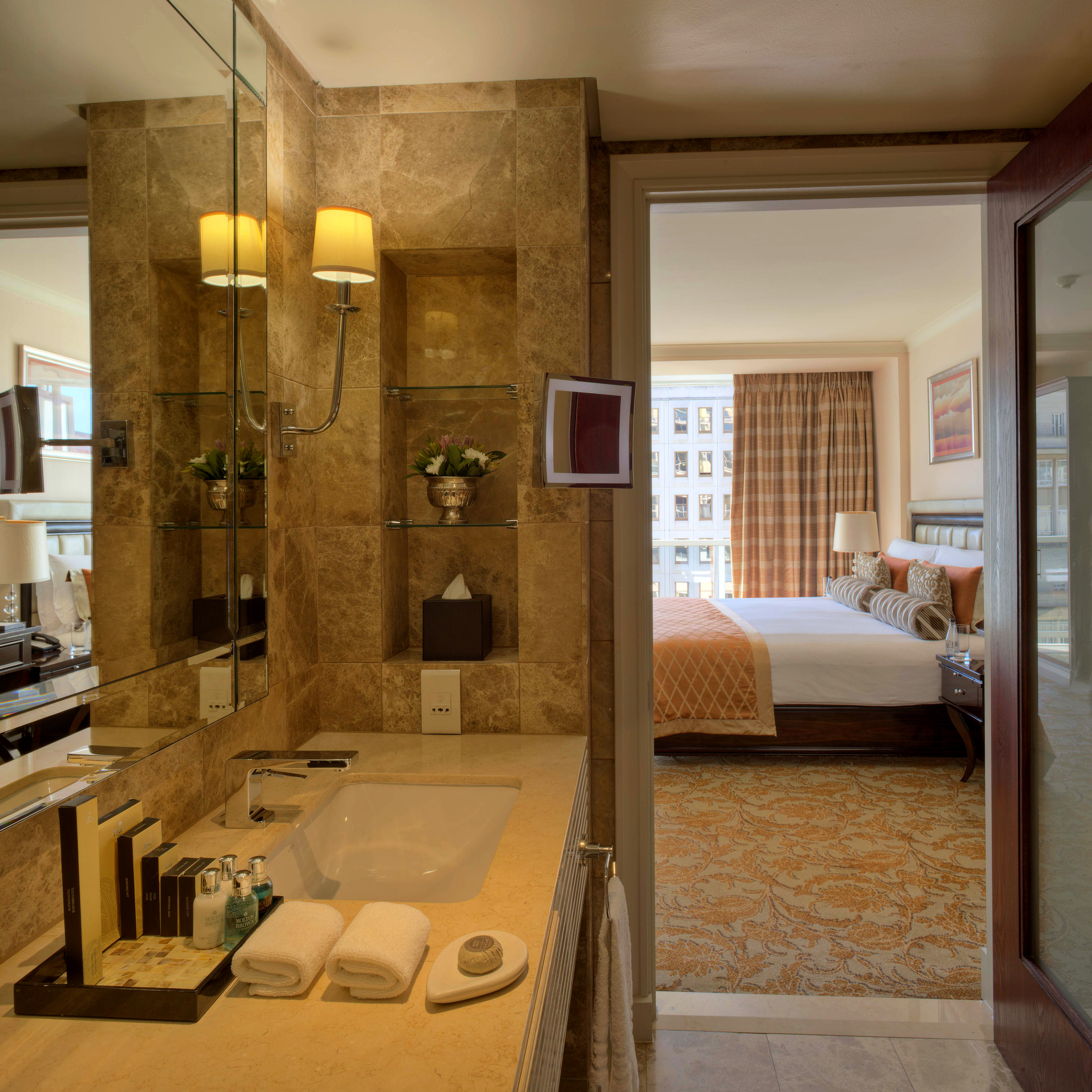 Suite City View King Bed