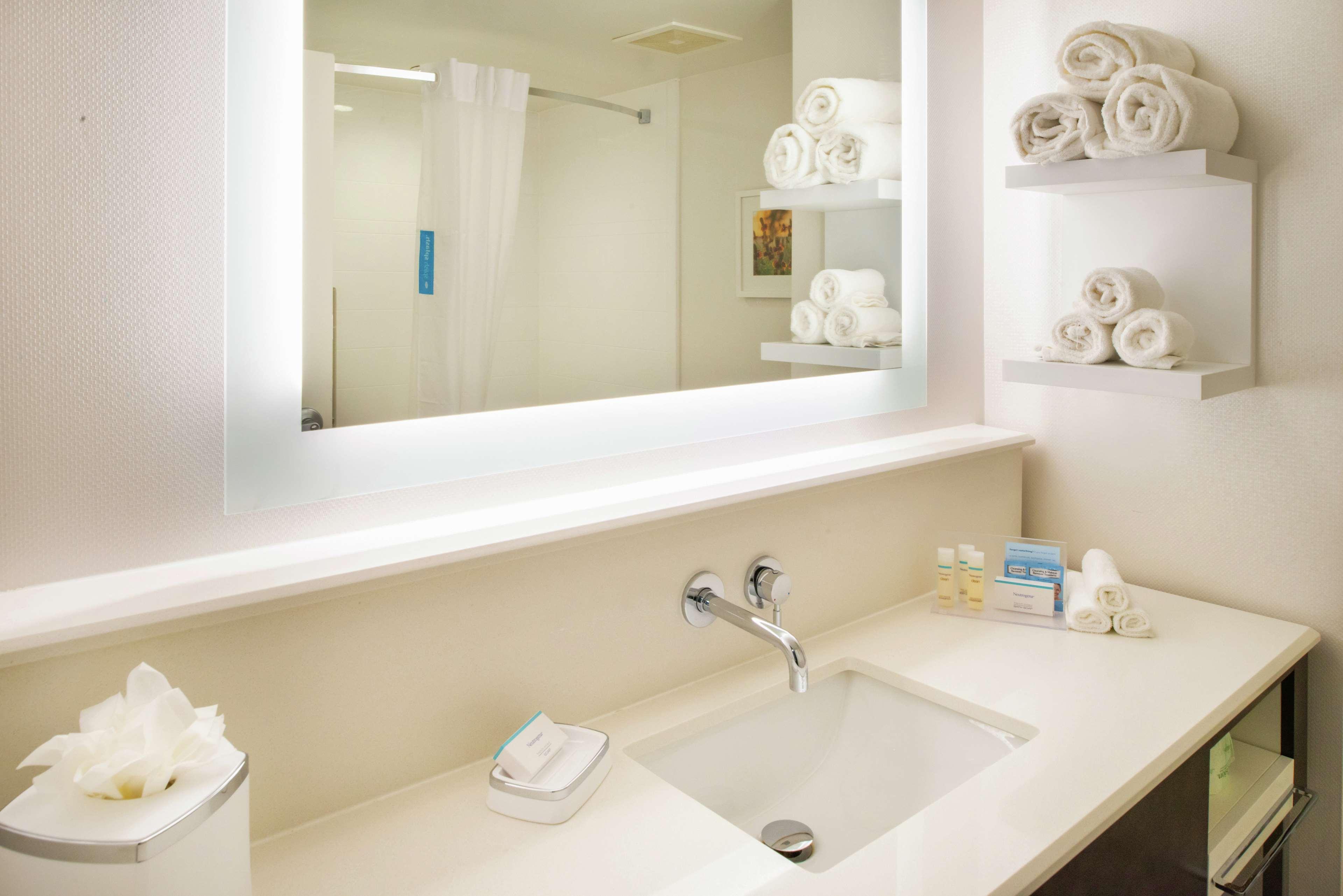 Studio Two Queen Beds