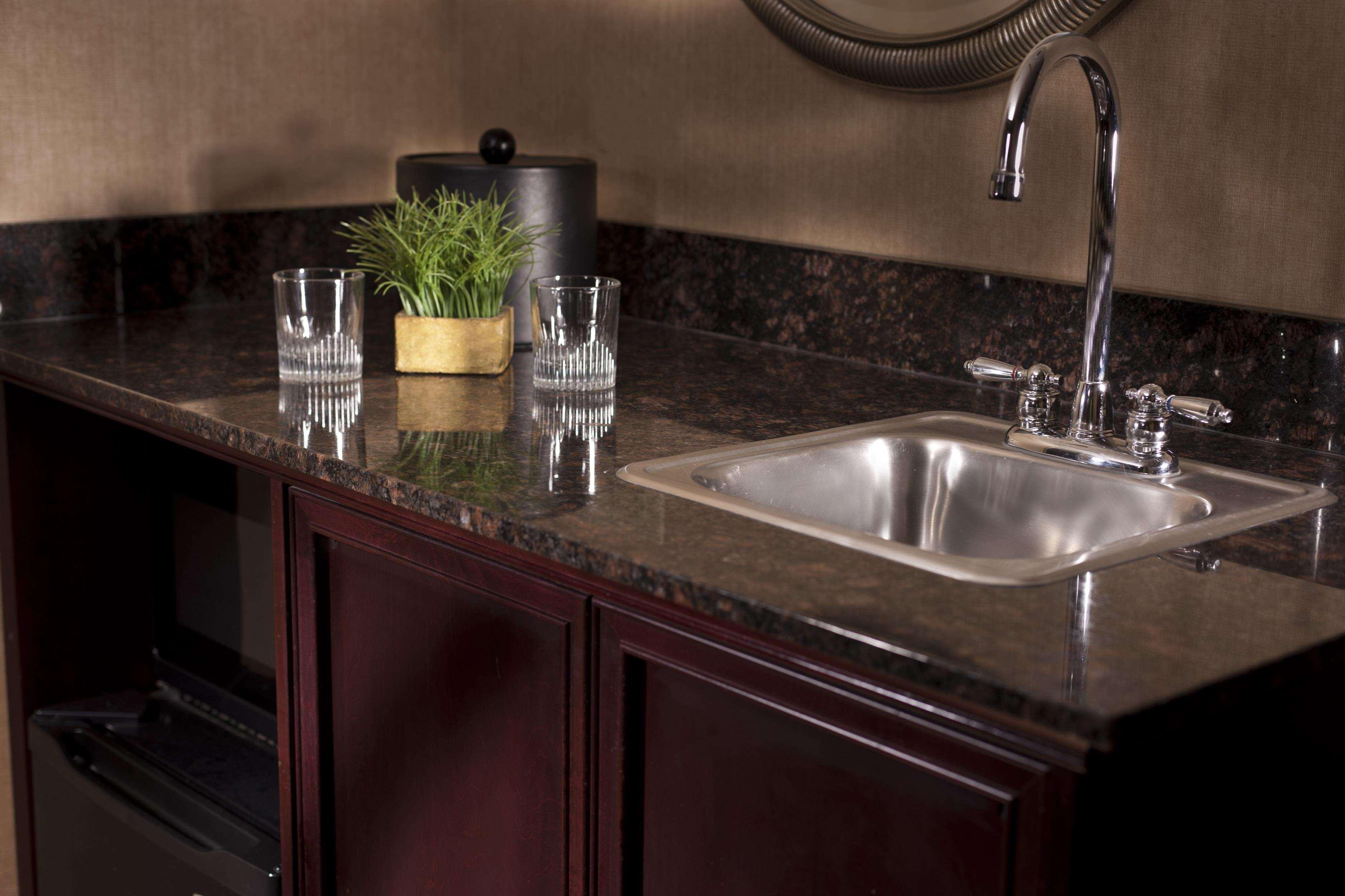 Suite Deluxe King Bed