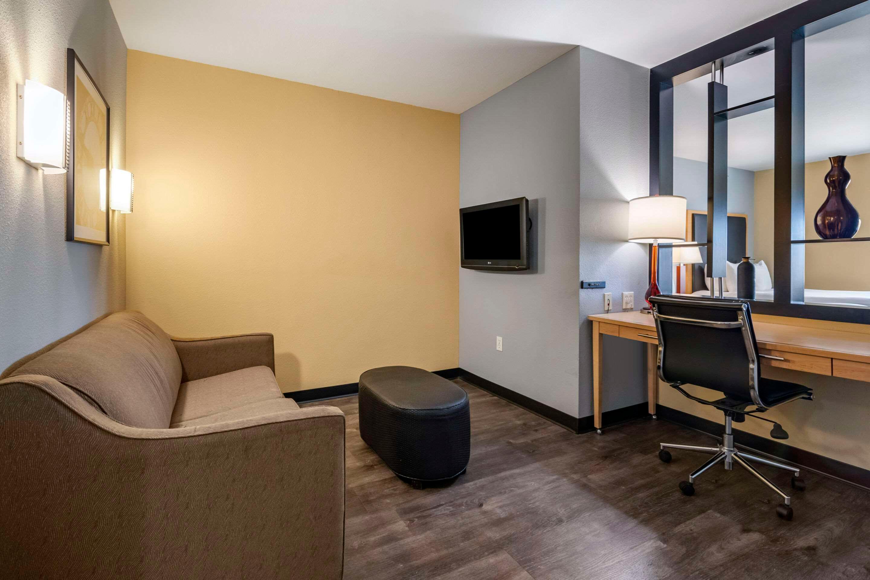 Suite Two Queen Beds Non Smoking