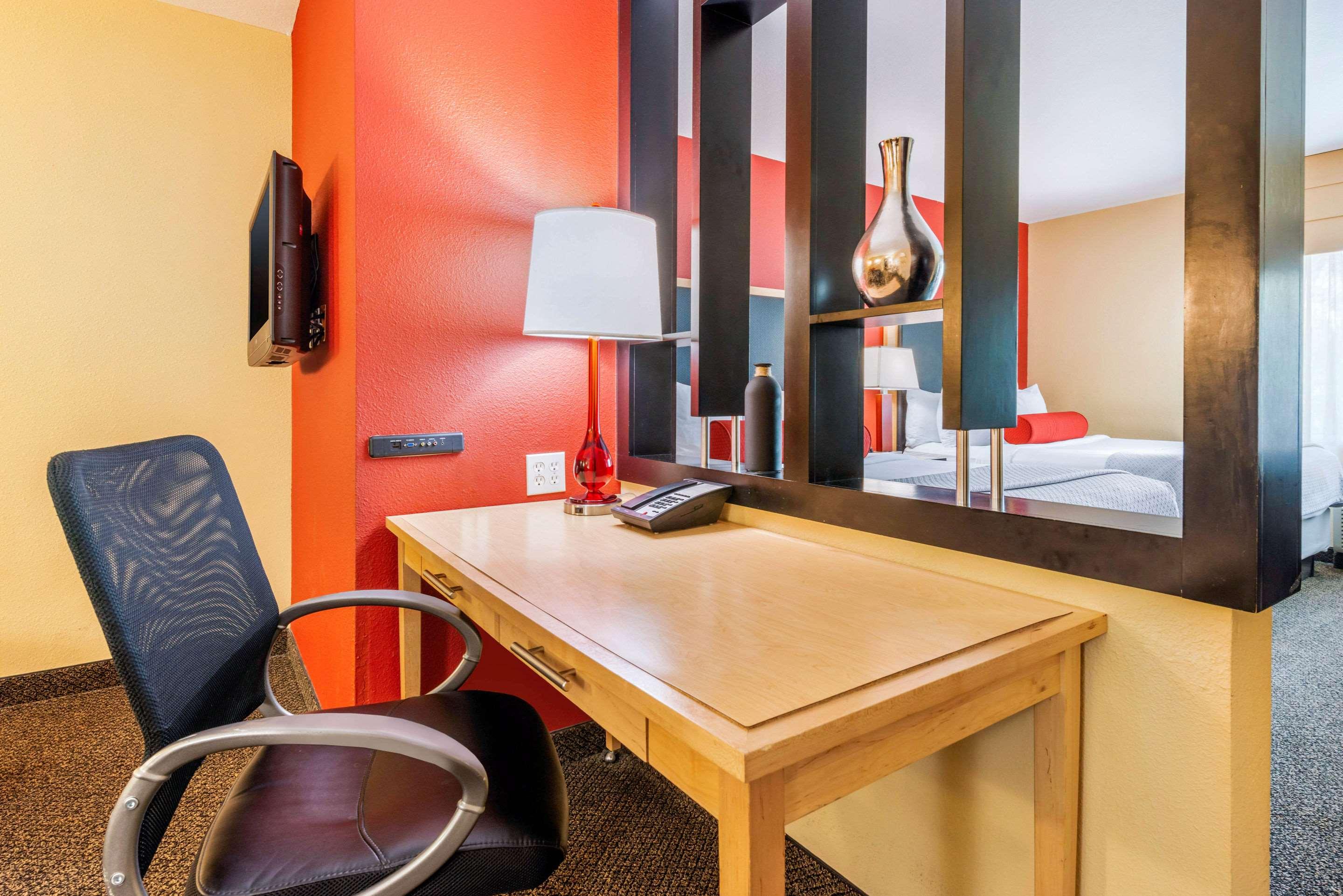 Suite Two Queen Beds Non Smoking