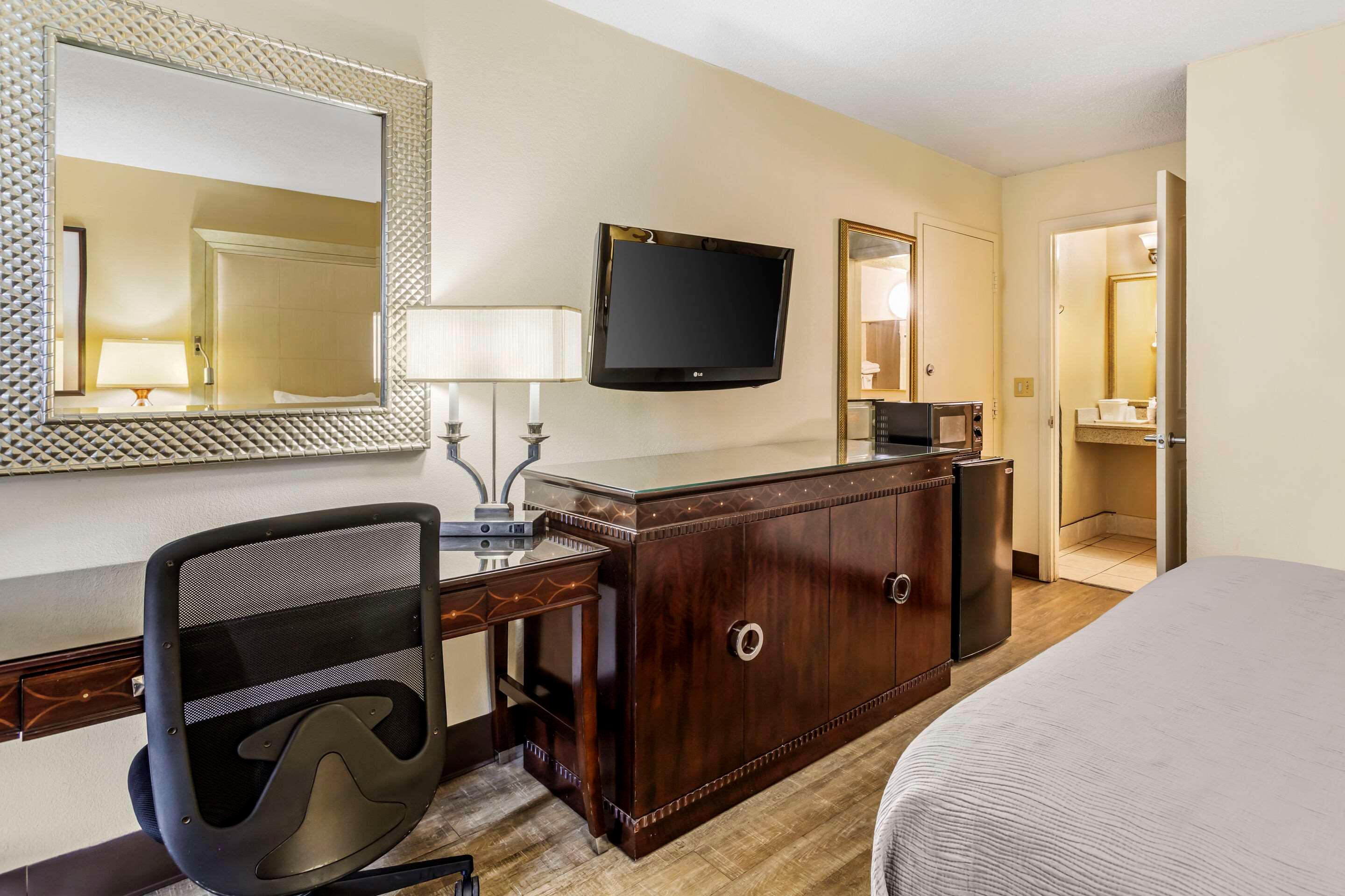 Double Accessible-queen Size Bed