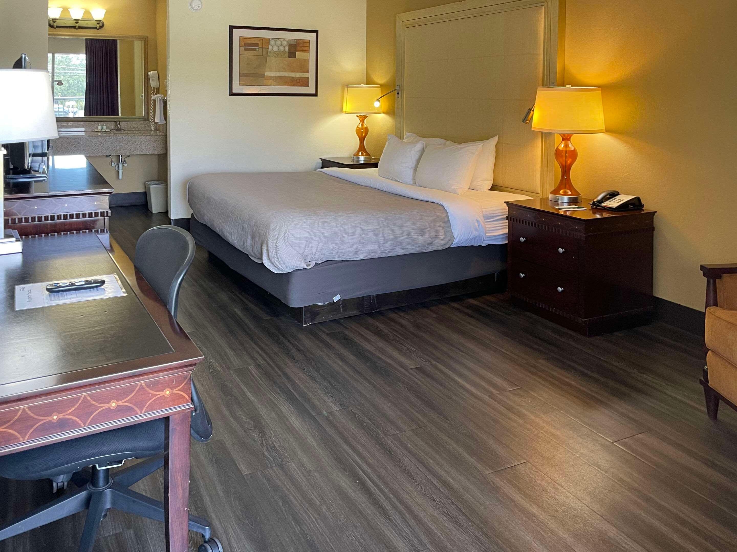 Double King Bed Non Smoking